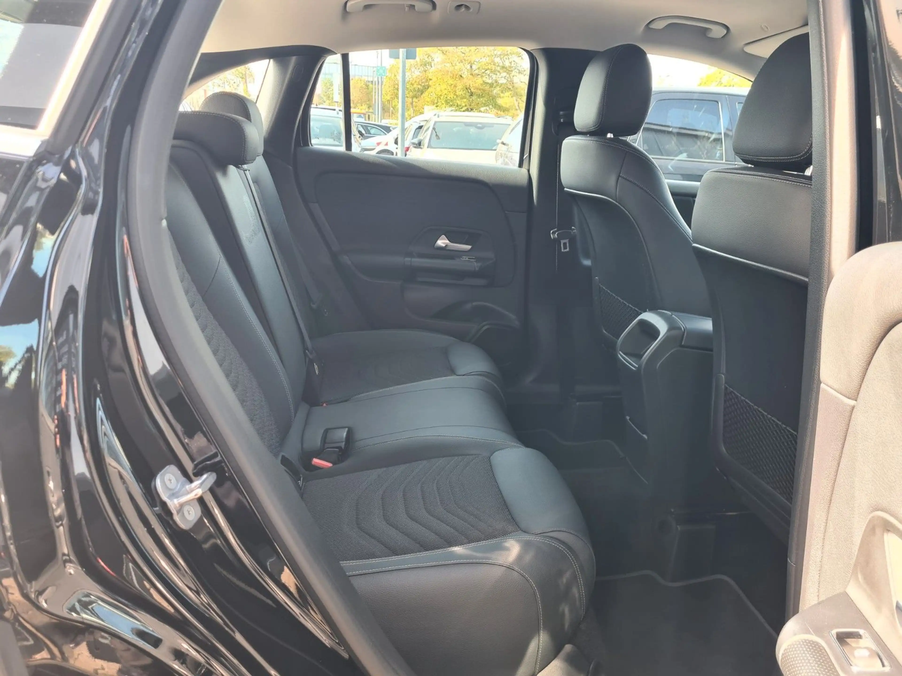 Mercedes-Benz GLA 180 7G DCT - NAVI - CAM - 8 x ALU - — photo 15