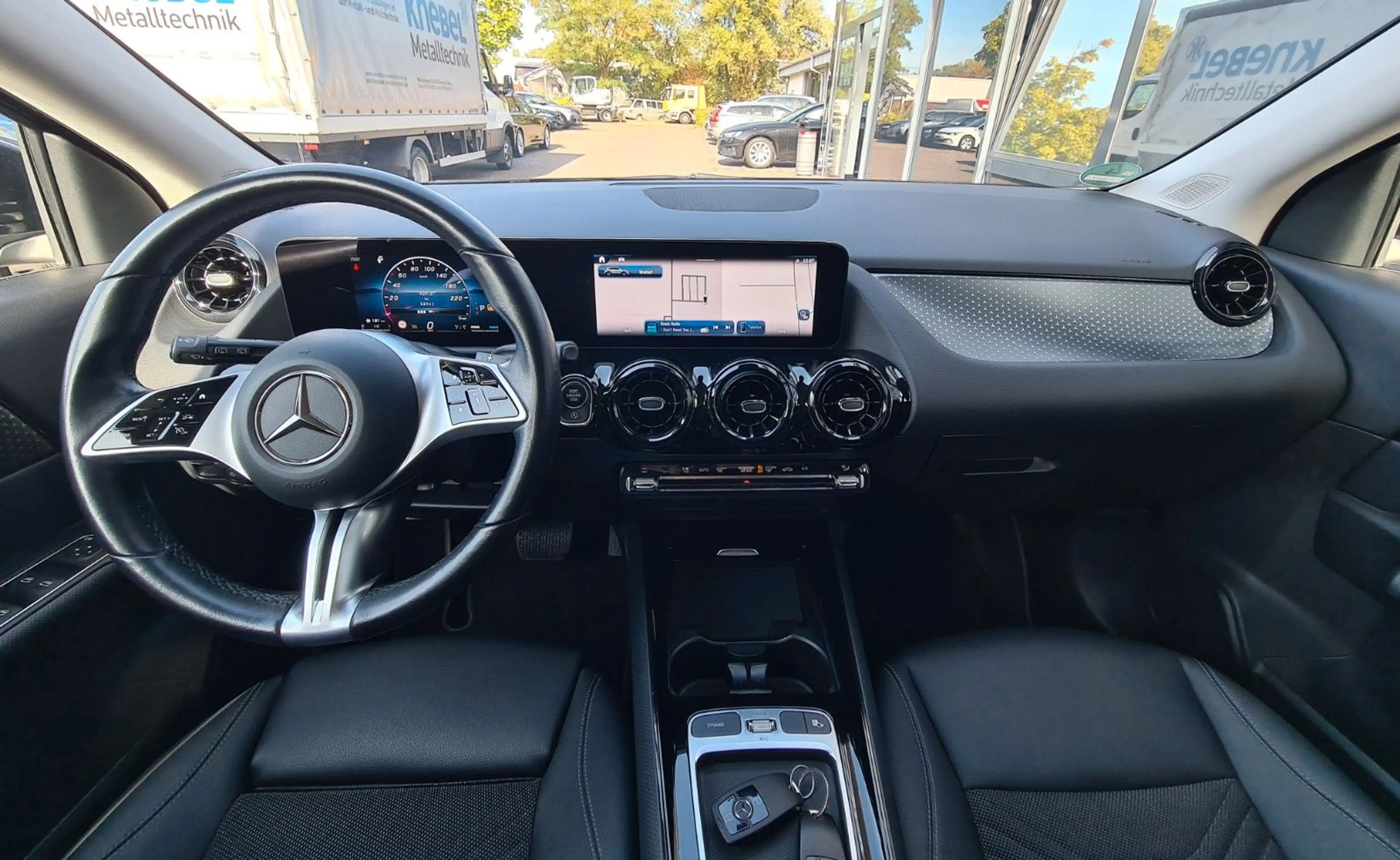 Mercedes-Benz GLA 180 7G DCT - NAVI - CAM - 8 x ALU - — photo 11