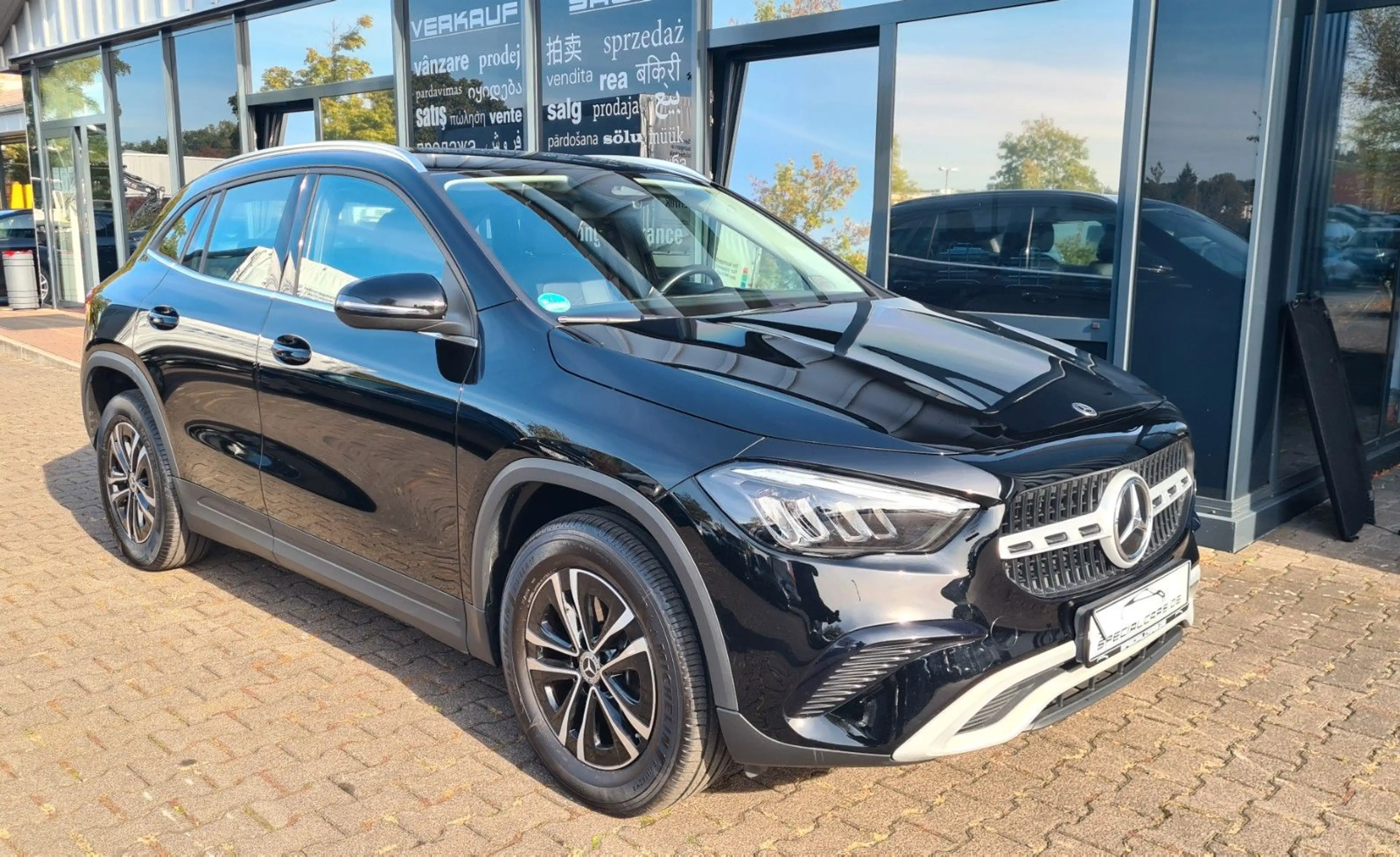 Mercedes-Benz GLA 180 7G DCT - NAVI - CAM - 8 x ALU -