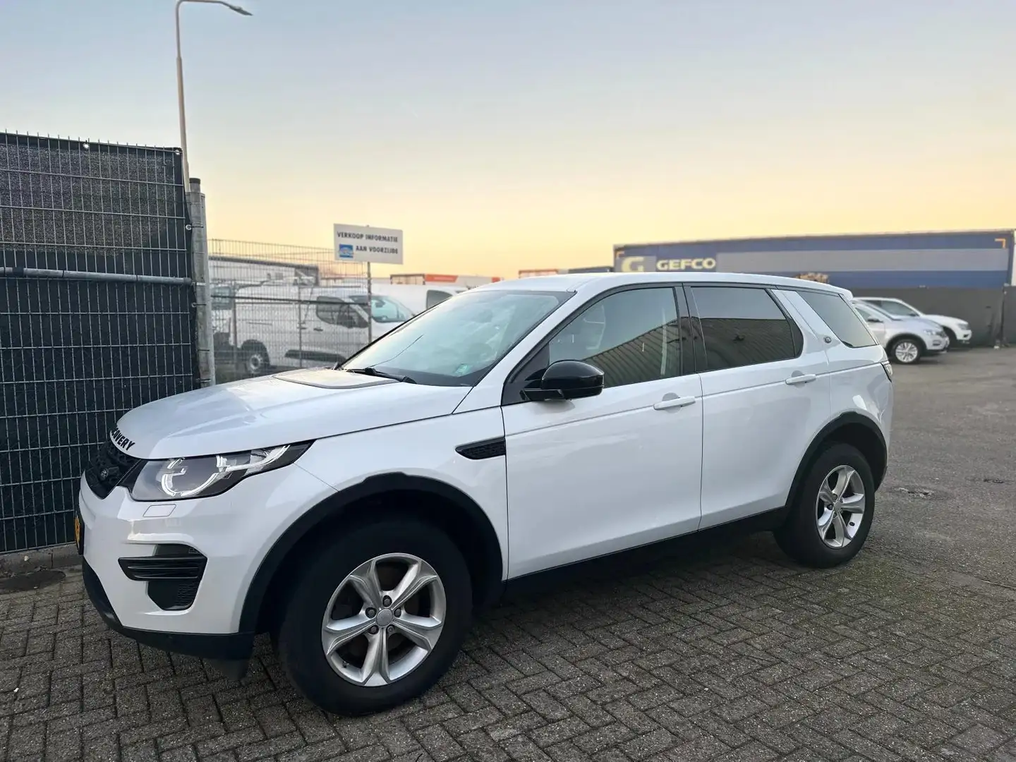 Land Rover Discovery Sport TD4 150 HSE Luxury Wit - 2