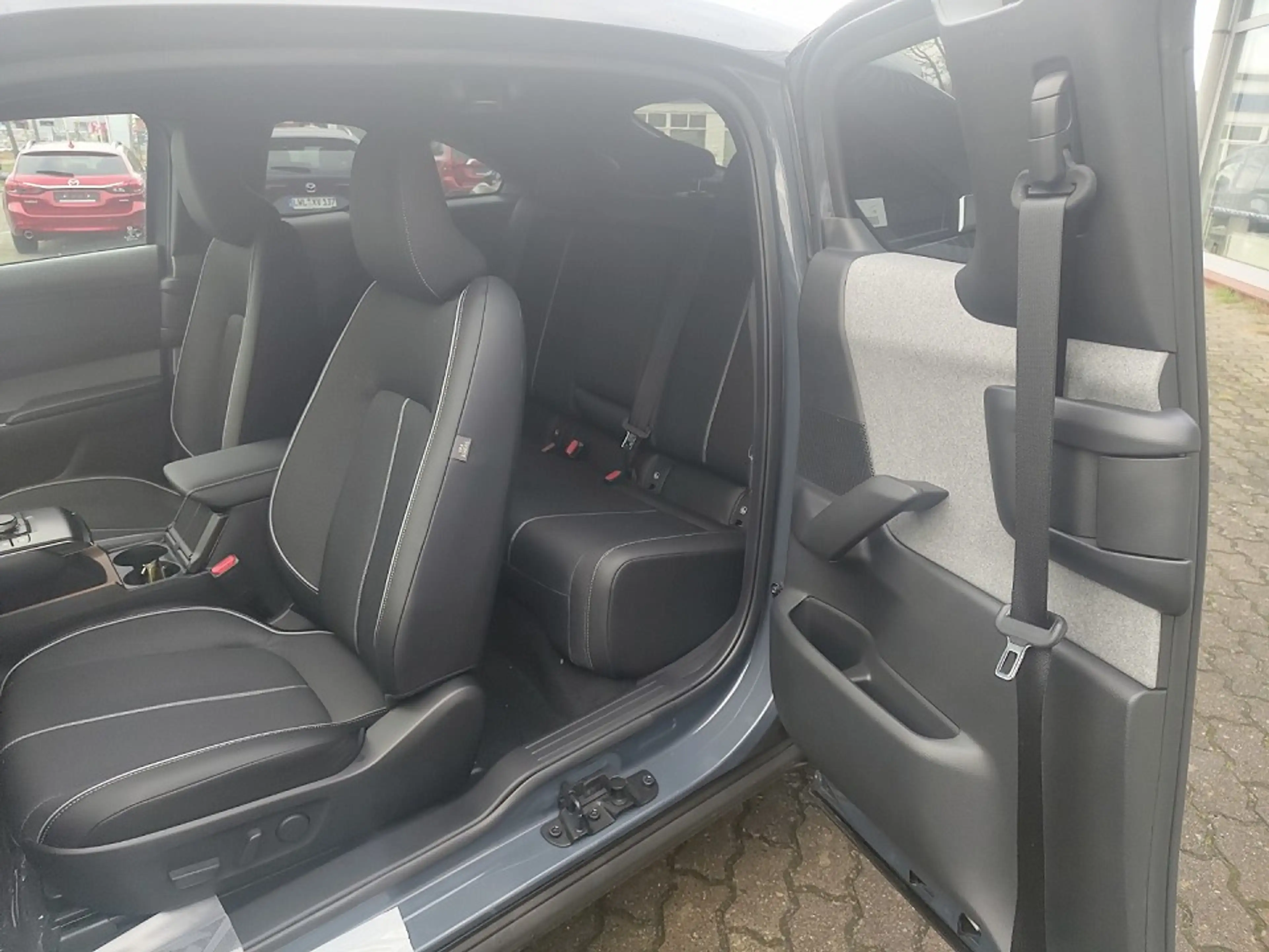 Mazda MX-30 2025 e-SKYACTIV R-EV 170 AT FWD Exclusive-Line — photo 11