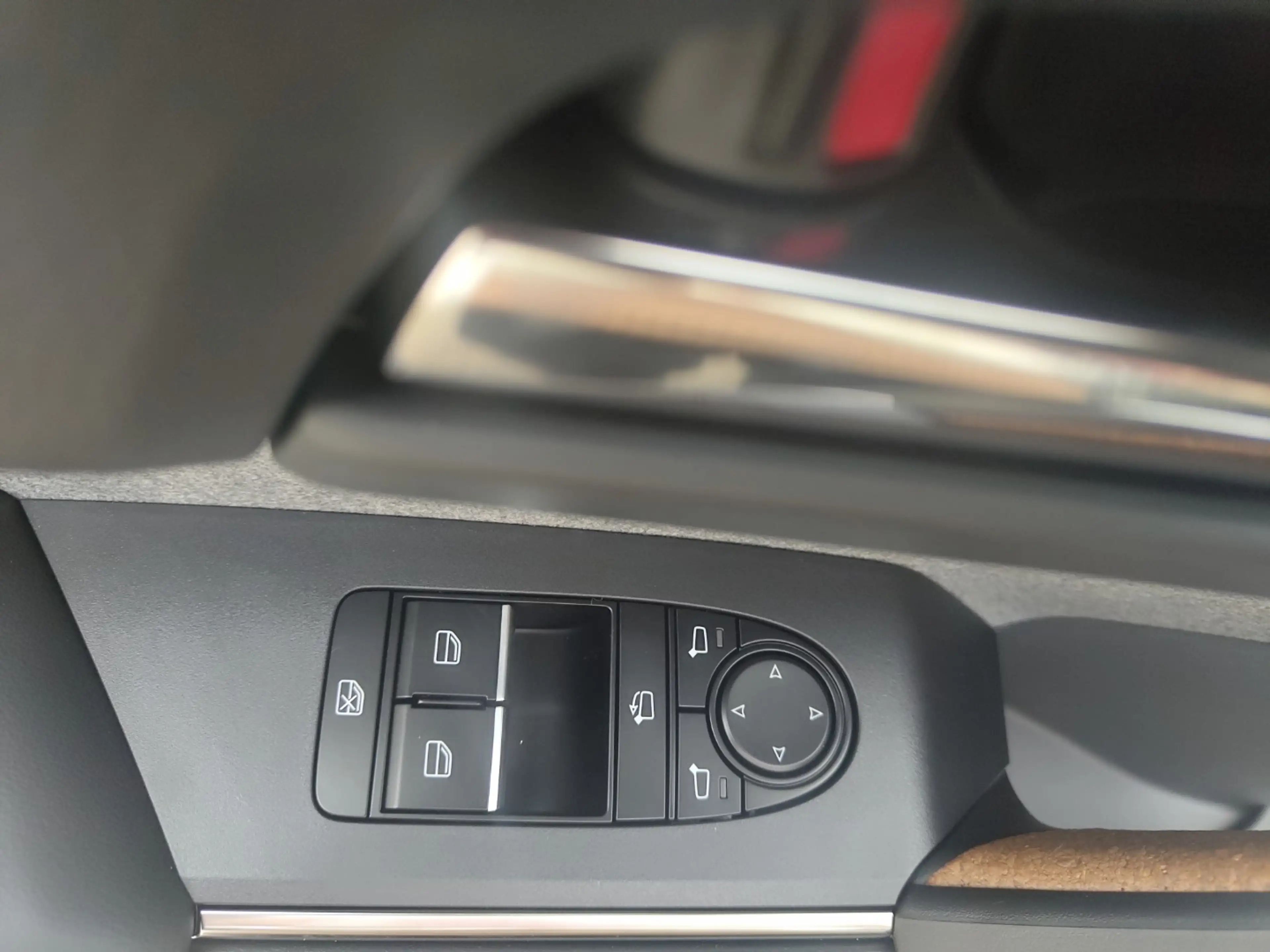 Mazda MX-30 2025 e-SKYACTIV R-EV 170 AT FWD Exclusive-Line — photo 10