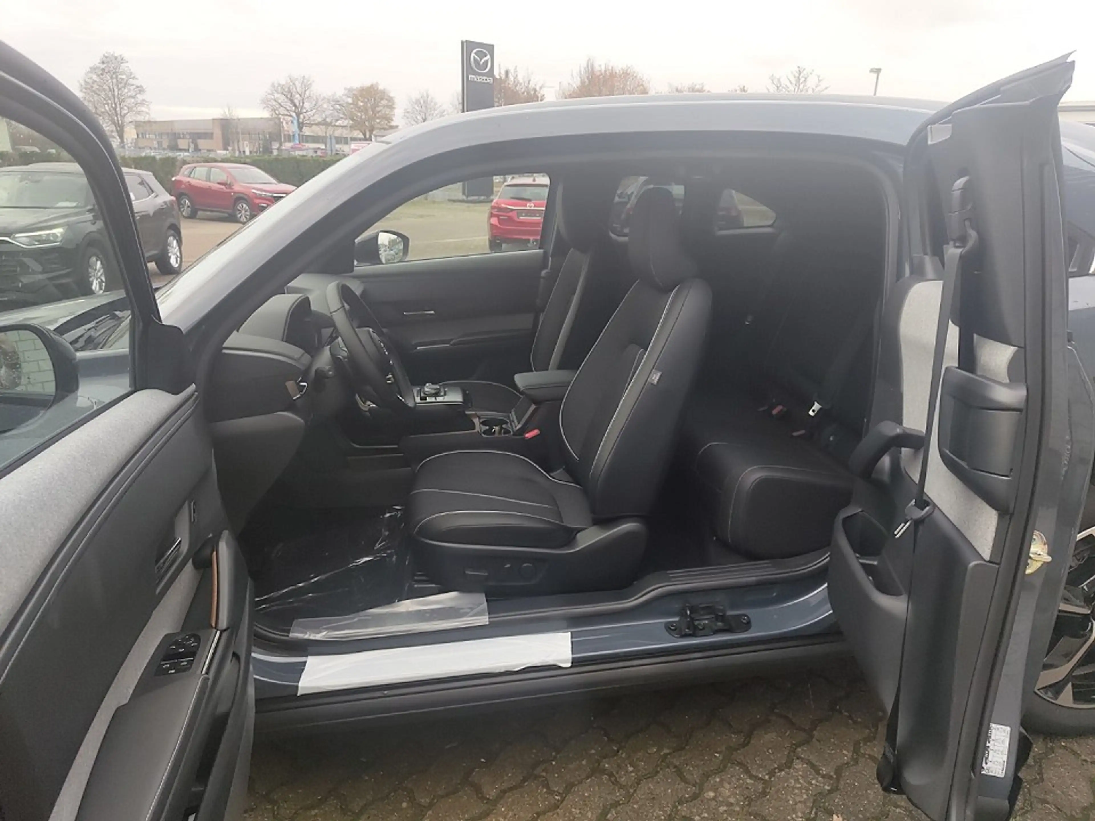 Mazda MX-30 2025 e-SKYACTIV R-EV 170 AT FWD Exclusive-Line — photo 12