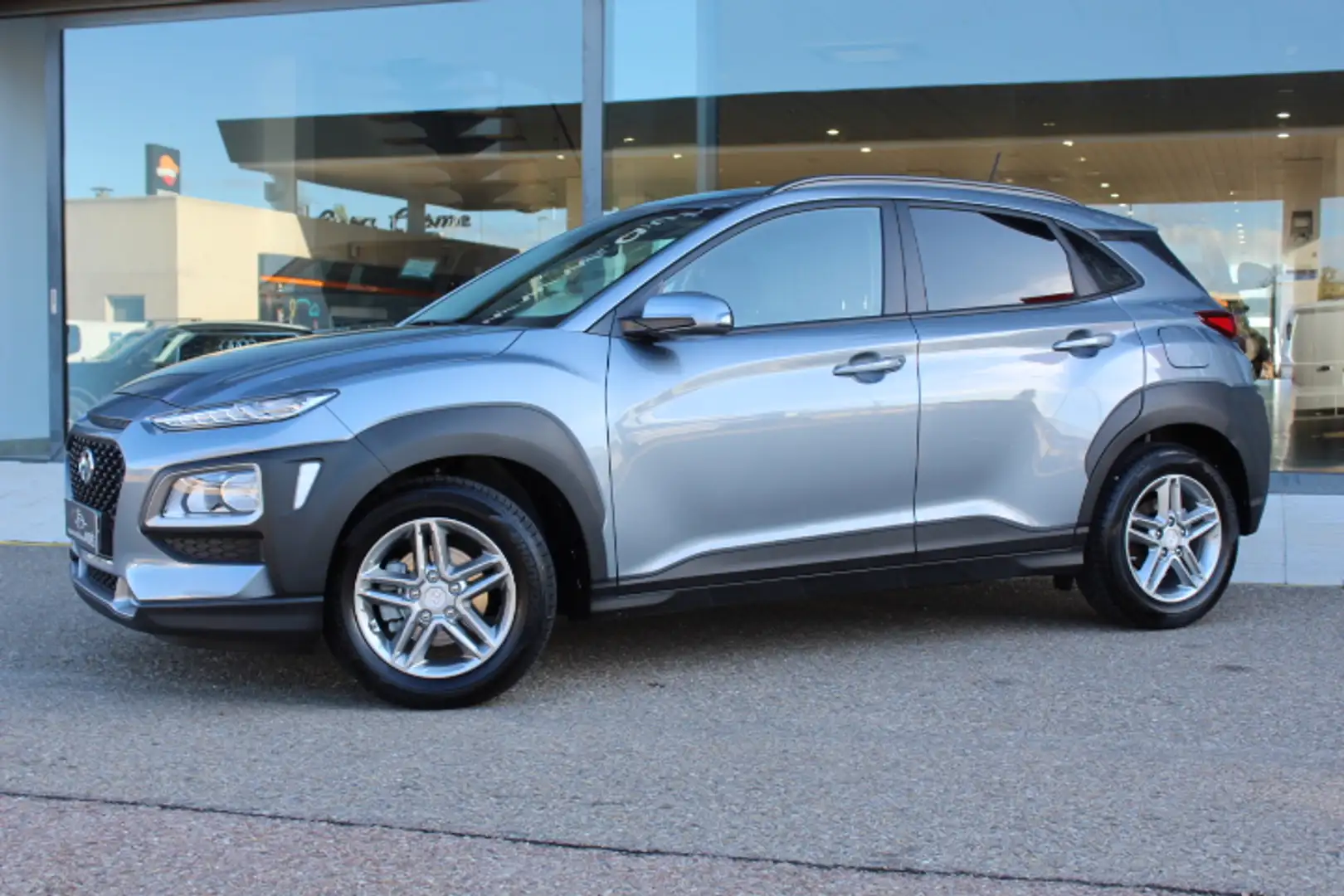 Hyundai KONA 1.0 TGDI Tecno Lime 4x2 Gris - 2