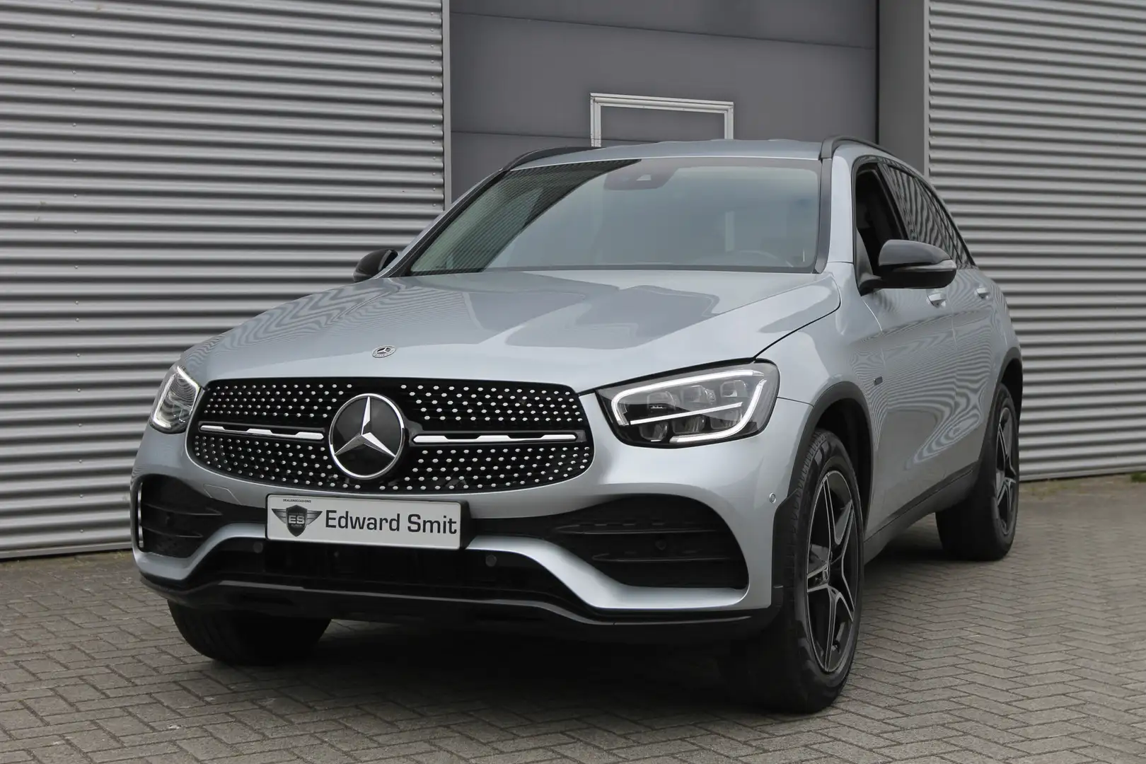 Mercedes-Benz GLC 300 300e 4MATIC Business Solution AMG I PHEV I AUT. I Zilver - 2