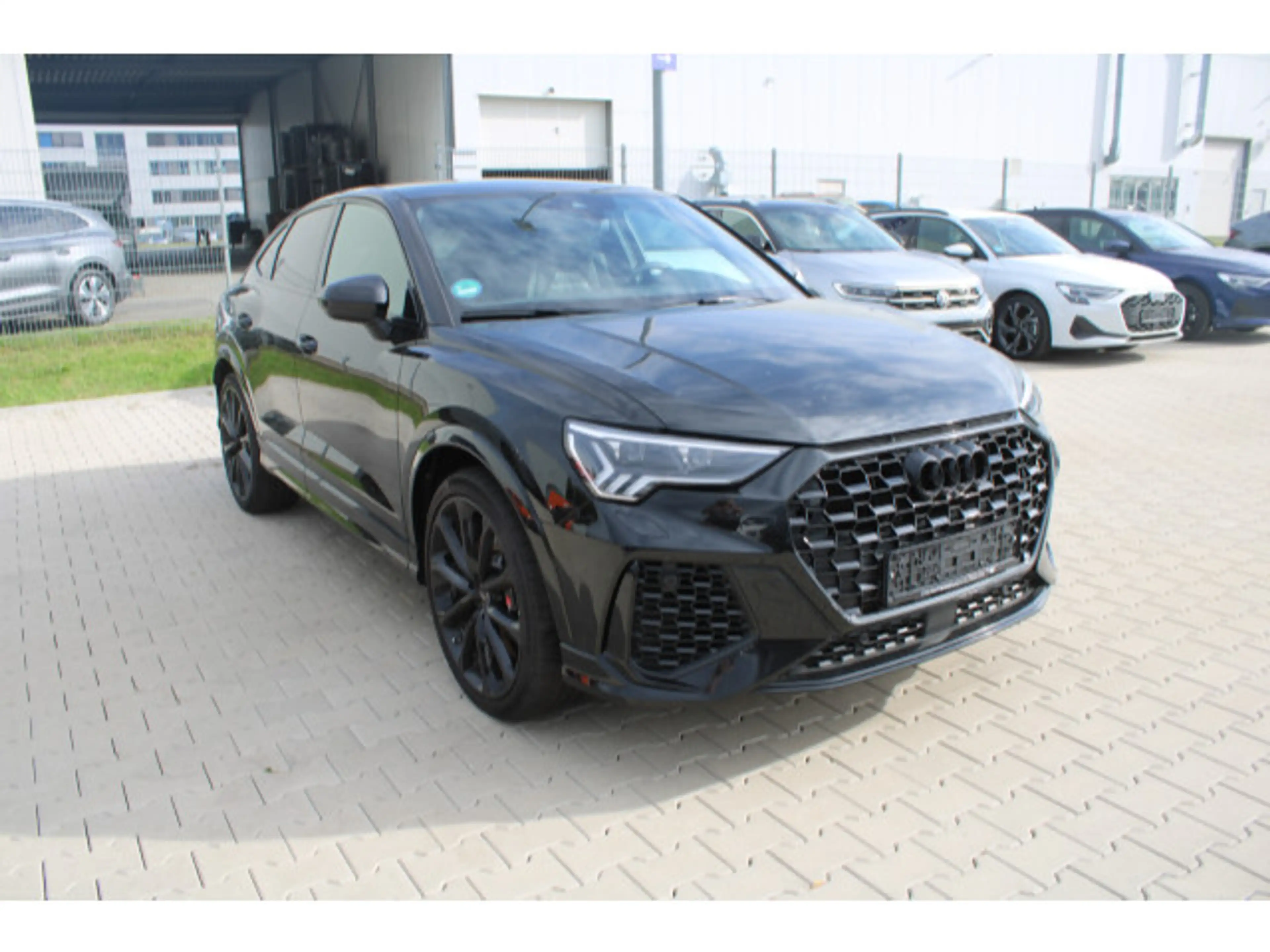 Audi RS Q3 2.5 TFSI quattro S-tronic Pano/E — photo 5