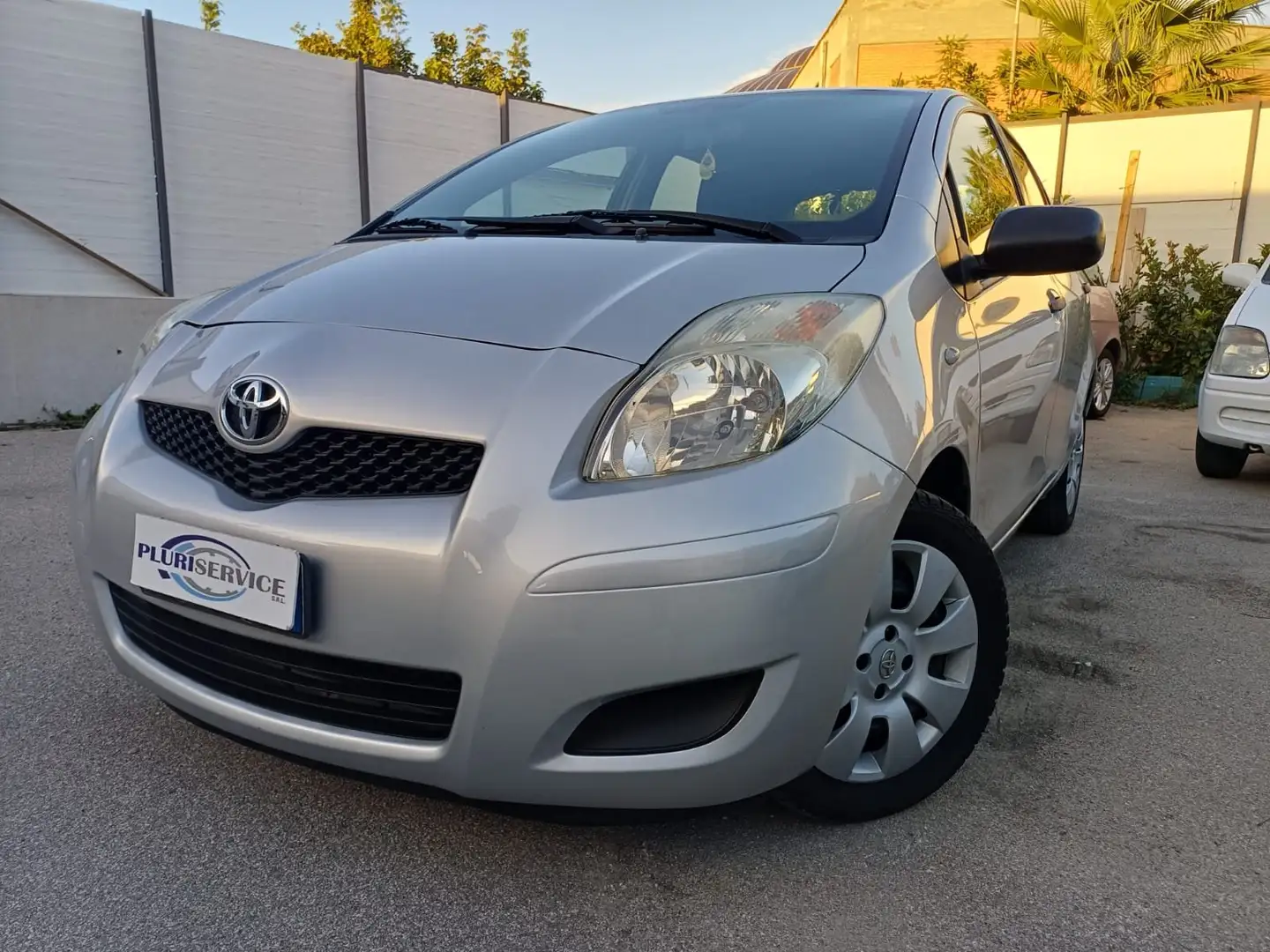 Toyota Yaris Yaris 5p 1.0 Luxury Pack Argent - 1