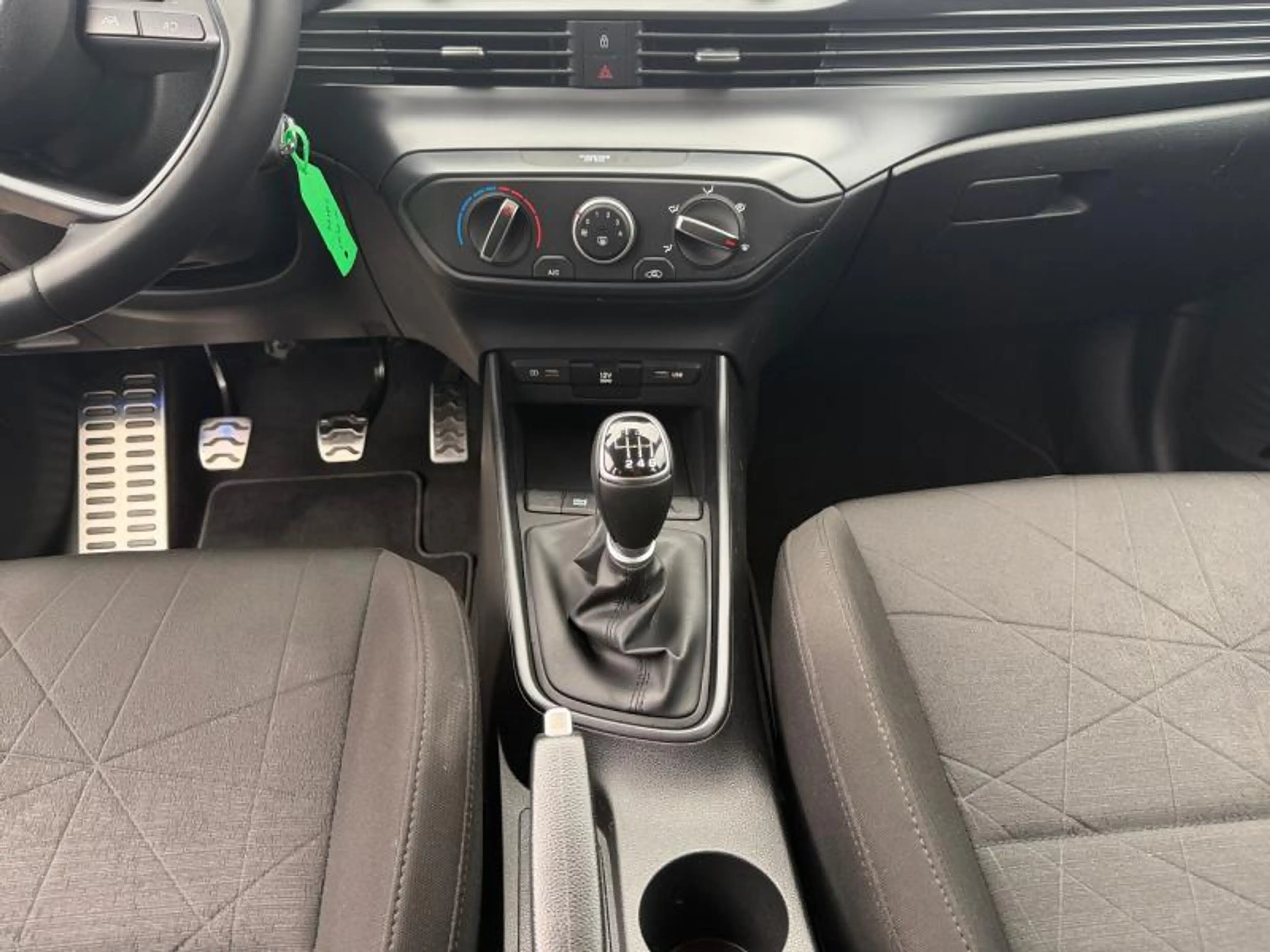 Hyundai BAYON Twist — photo 11