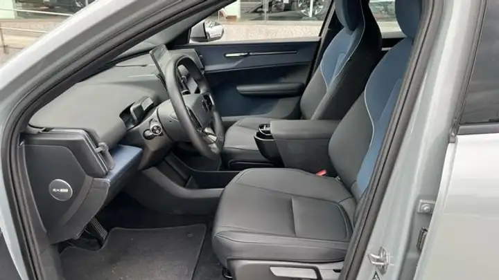Volvo EX30 2024, foto 11