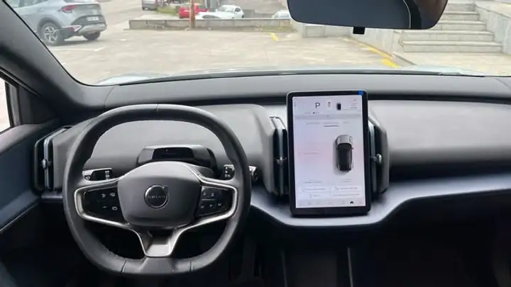 Volvo EX30 2024, foto 12