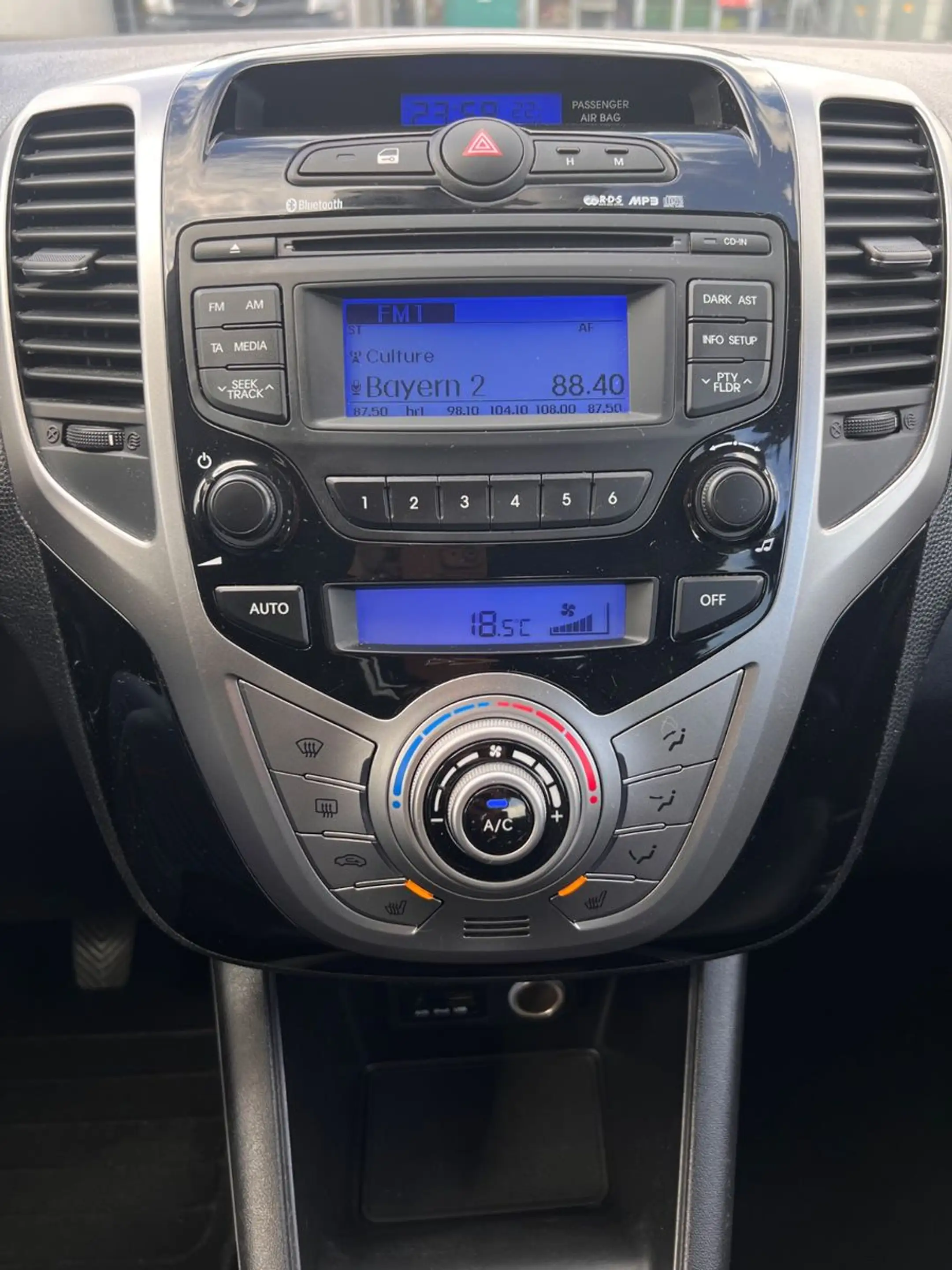Hyundai iX20 Classic Sport/PDC/BT/SHZ/KLIMA/SCHECKHEFT — photo 12