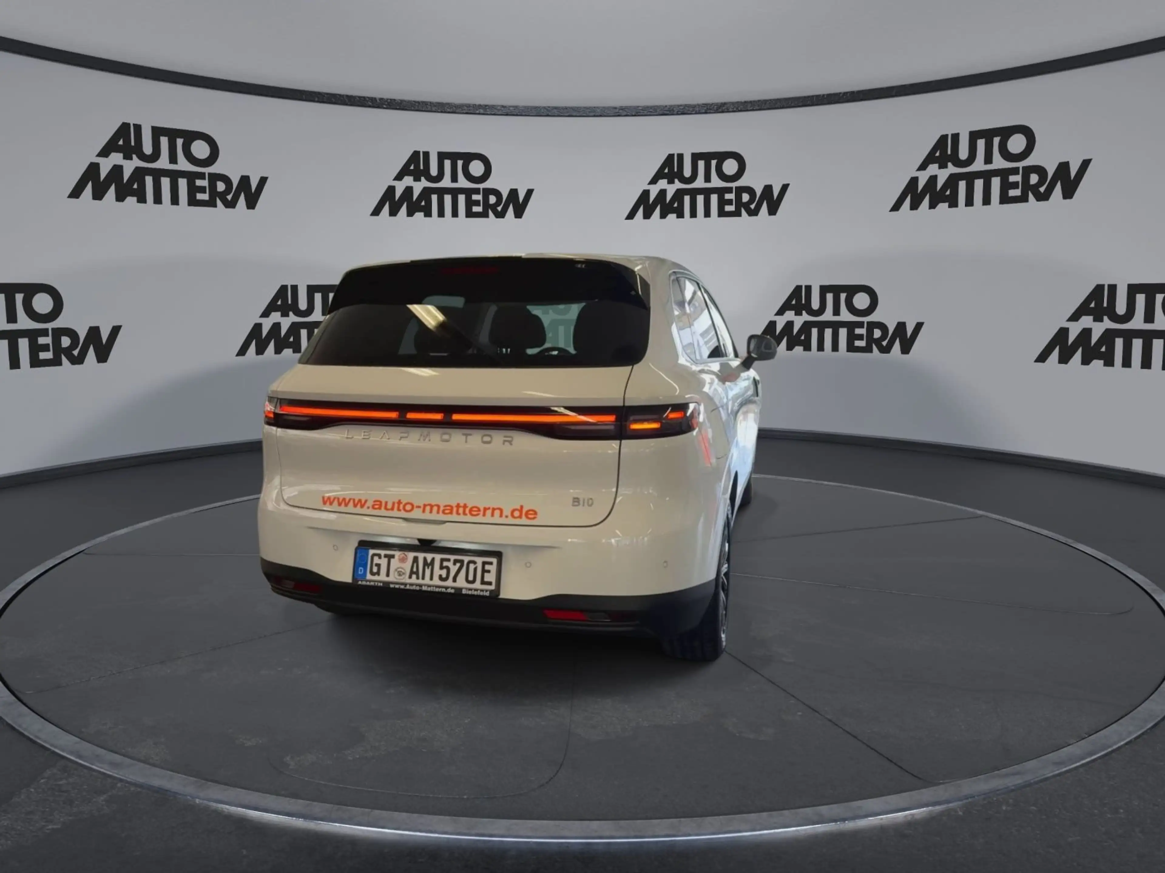 Leapmotor B10 BEV 67,1 kWh Design ProMax — photo 8