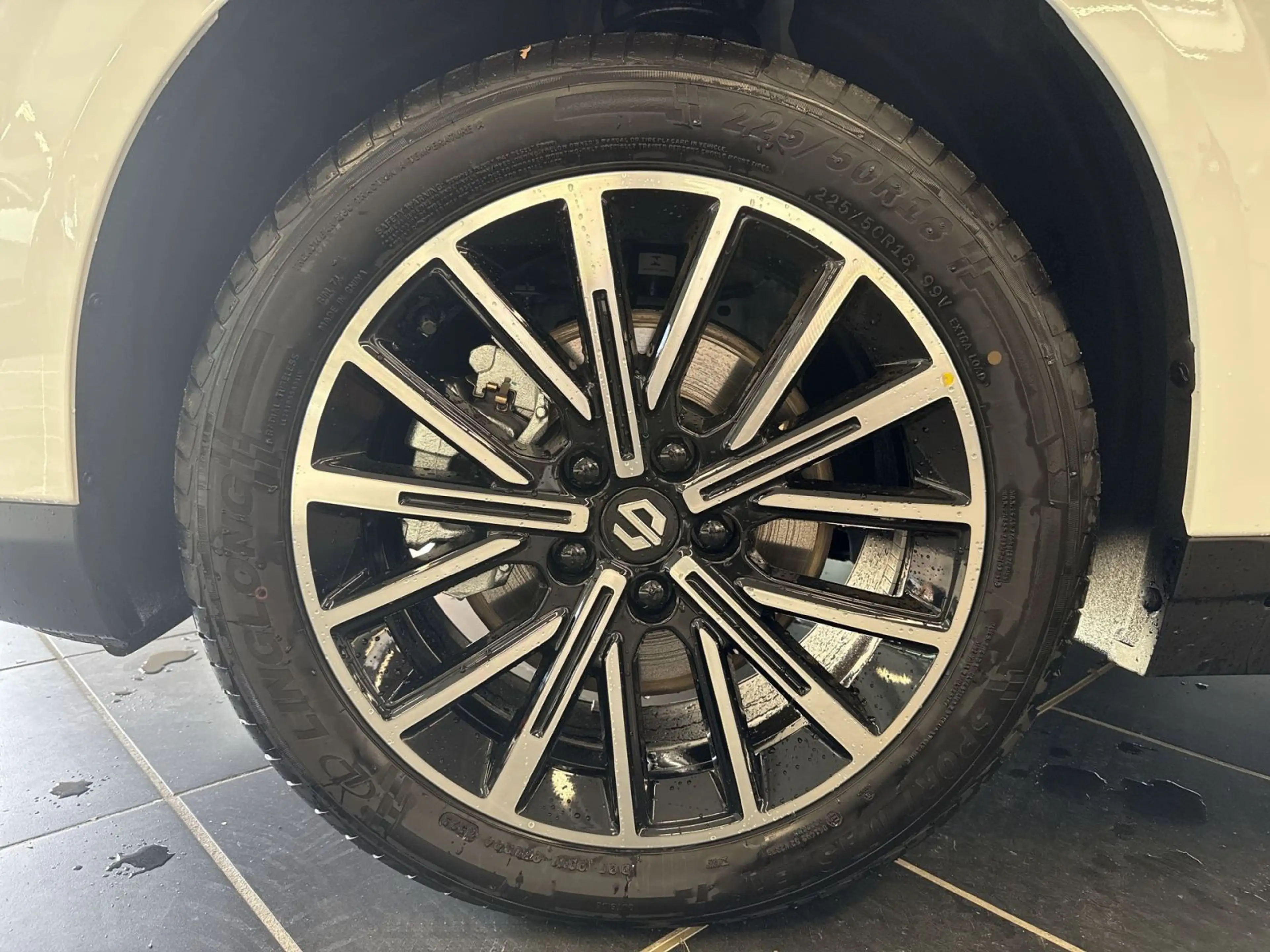 Leapmotor B10 BEV 67,1 kWh Design ProMax — photo 11