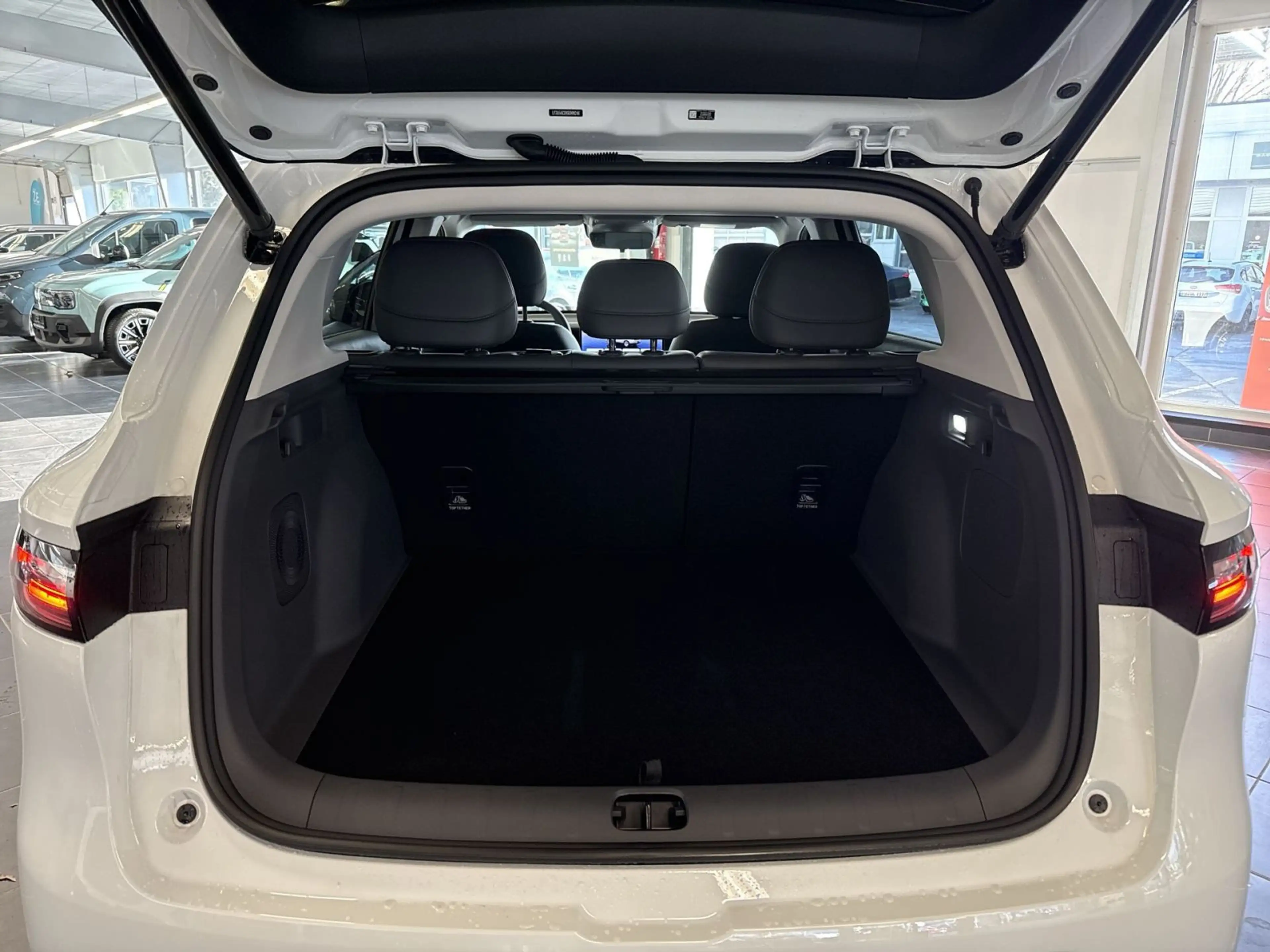 Leapmotor B10 BEV 67,1 kWh Design ProMax — photo 10
