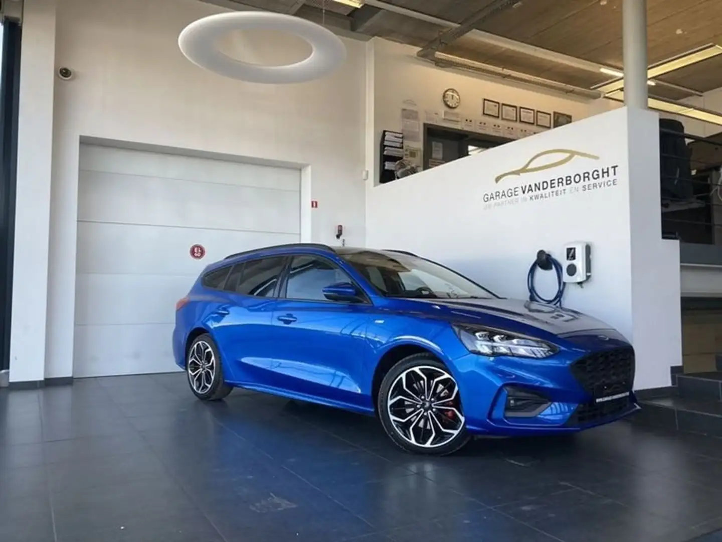 Ford Focus CLIPPER ST-LINE X BENZINE 150PK AUTOMAAT Blauw - 1