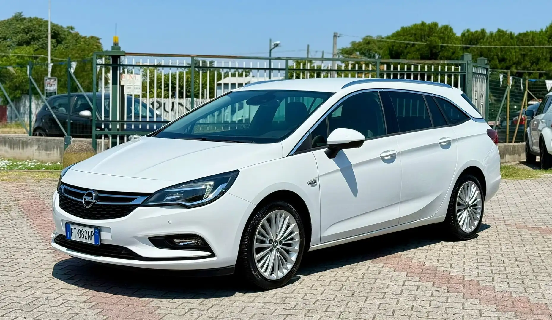 Opel Astra 2016 Sports Tourer Sports 1.6 cdti Dynamic s Blanc - 1