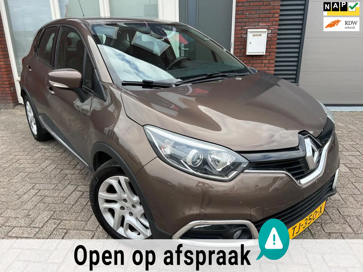 Renault Captur 0.9 TCe Helly Hansen / Pano / Navi / Camera / PDC Bruin - 1