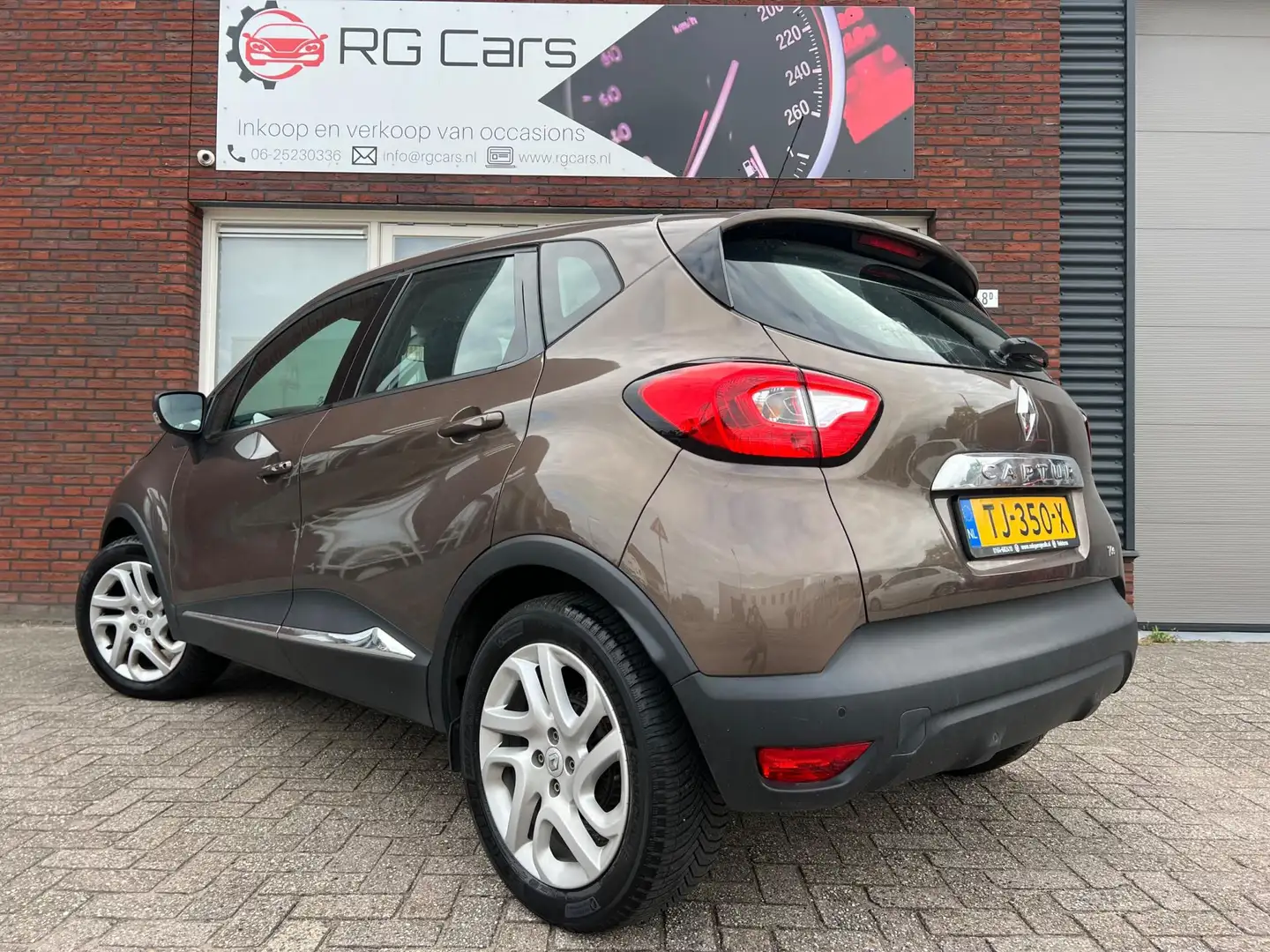 Renault Captur 0.9 TCe Helly Hansen / Pano / Navi / Camera / PDC Bruin - 2