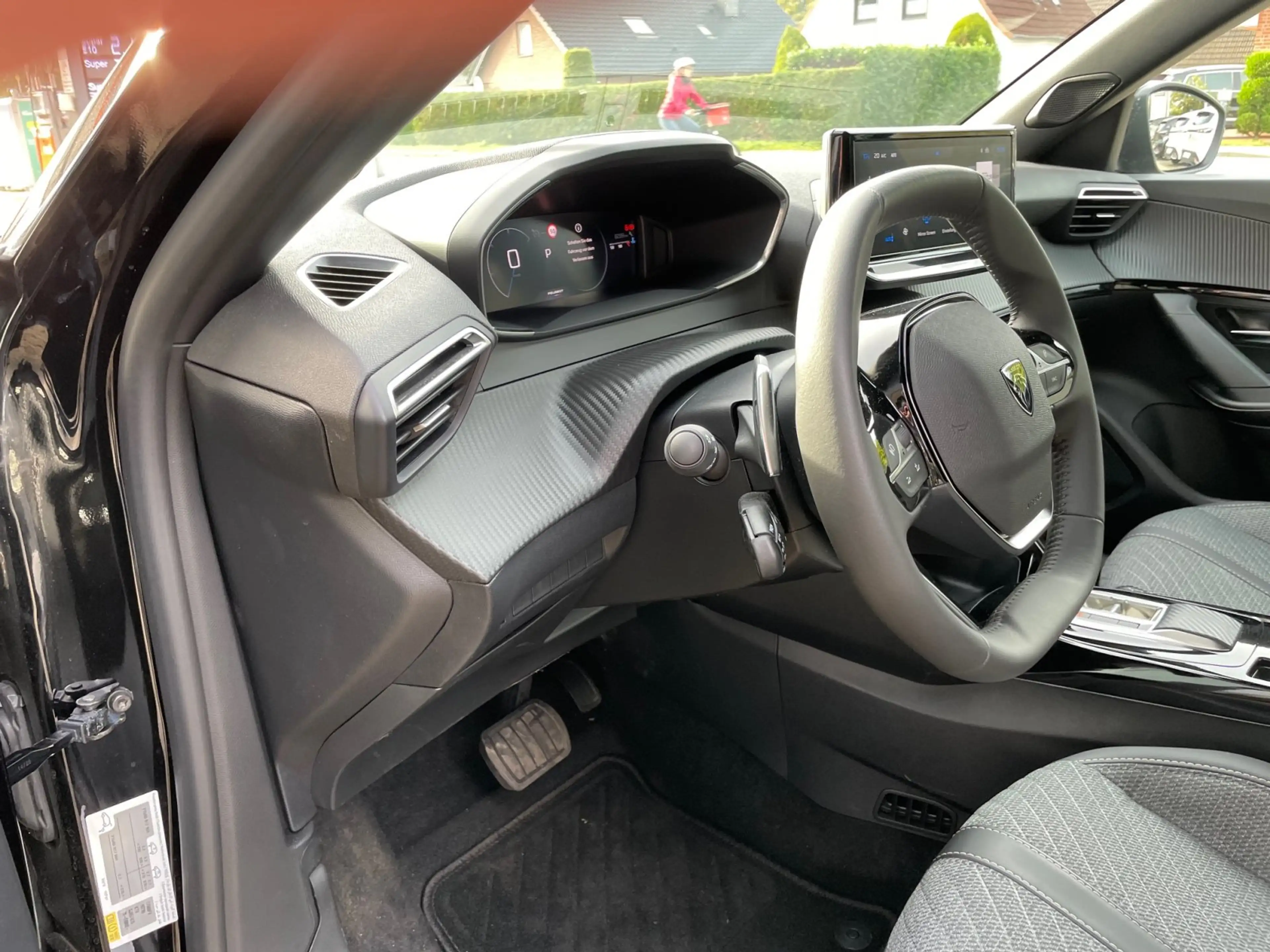 Peugeot 2008 Hybrid 136 e-DSC Allure  SHZ / EPH — photo 12