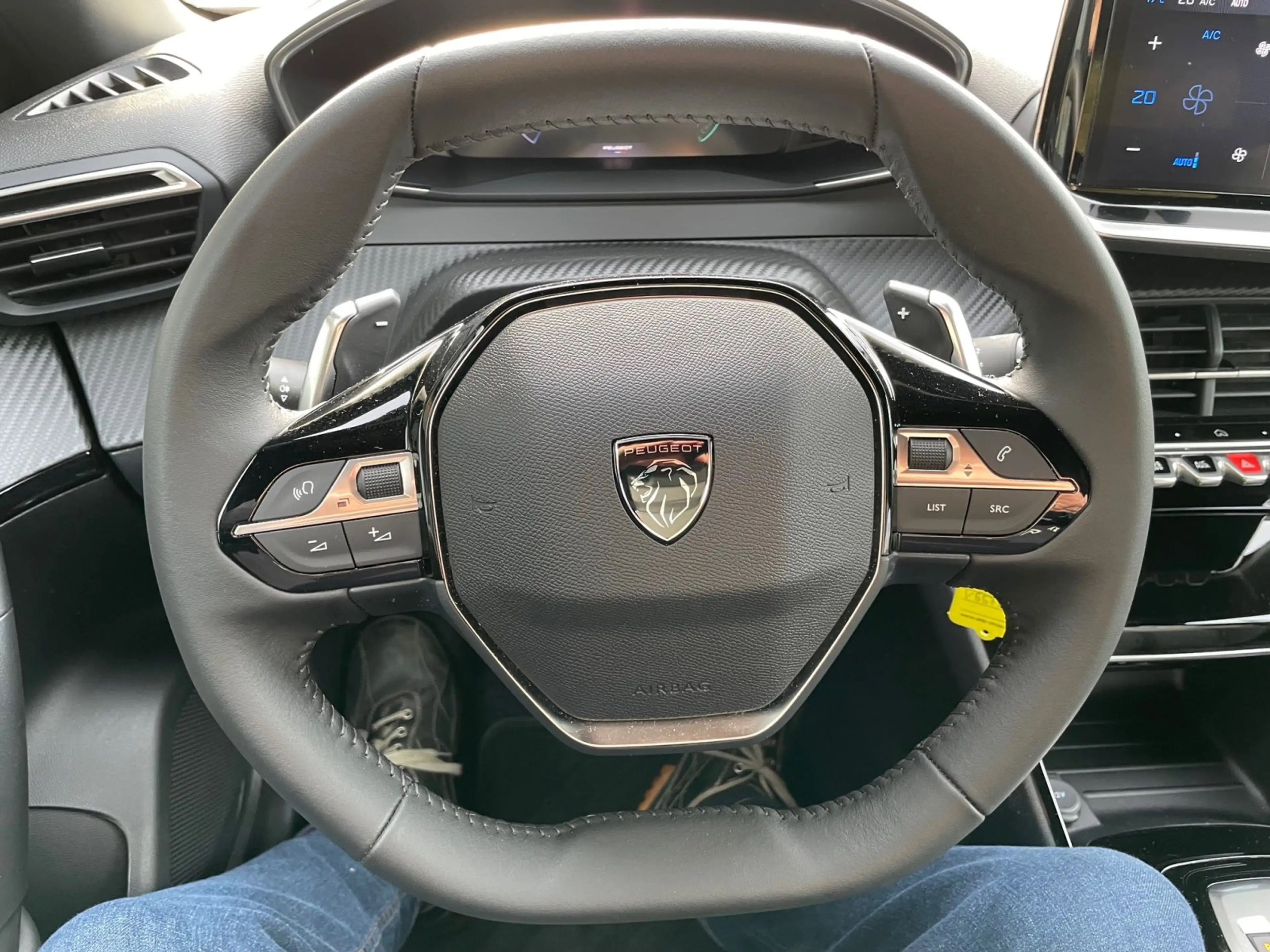 Peugeot 2008 Hybrid 136 e-DSC Allure  SHZ / EPH — photo 13
