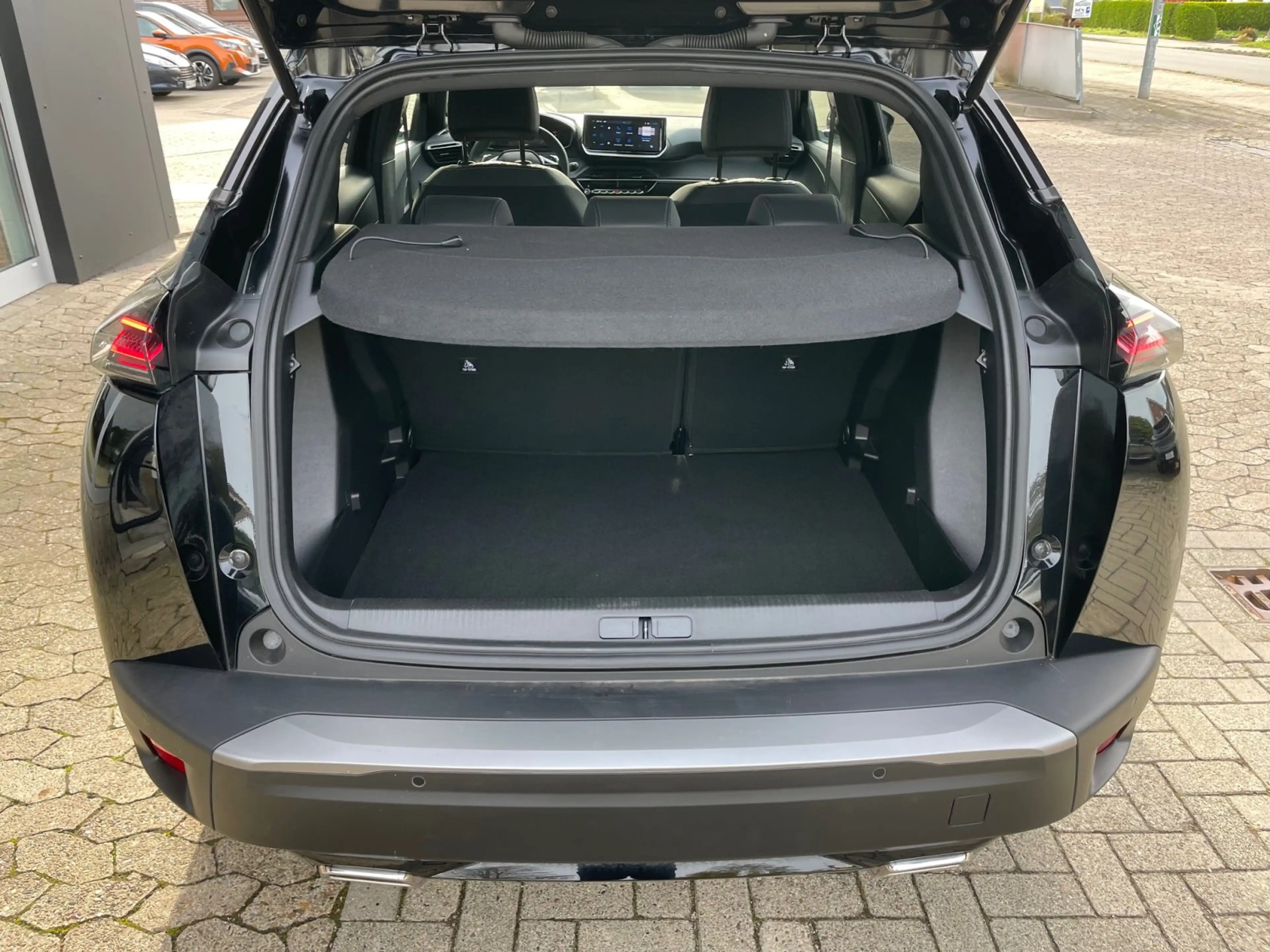 Peugeot 2008 Hybrid 136 e-DSC Allure  SHZ / EPH — photo 7