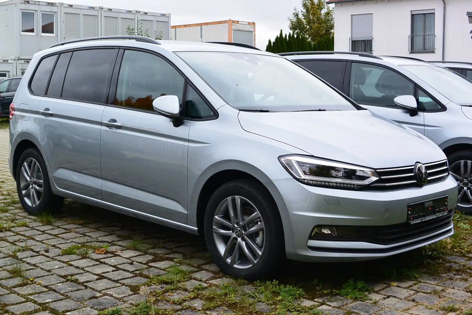 Volkswagen Touran Edition 1.5TSI Sitzh.Kam.PDC.ACC SOFORT! Silber - 1