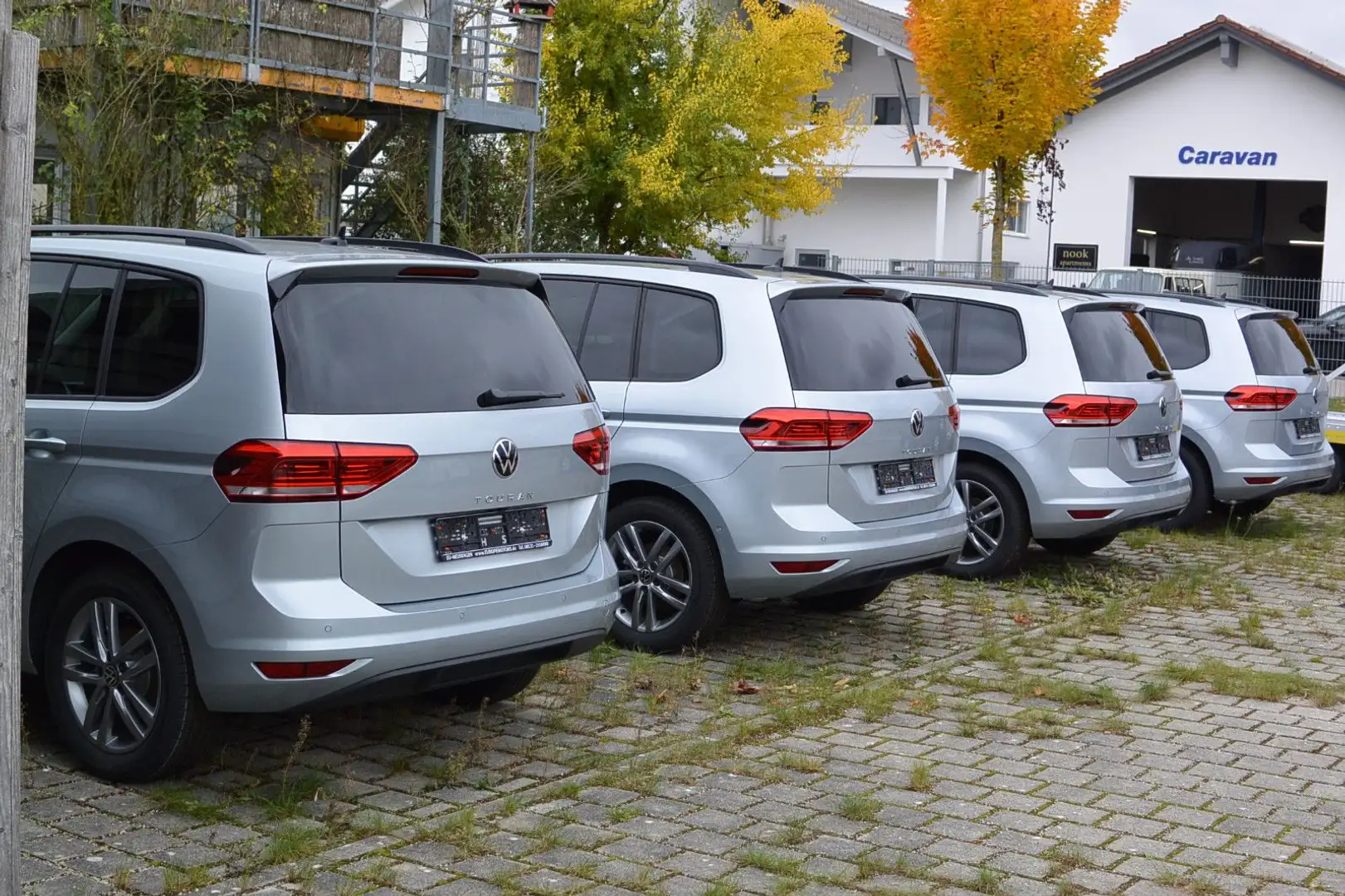 Volkswagen Touran Edition 1.5TSI Sitzh.Kam.PDC.ACC SOFORT! Silber - 2