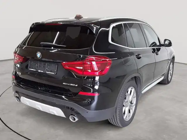 BMW X3 view 4