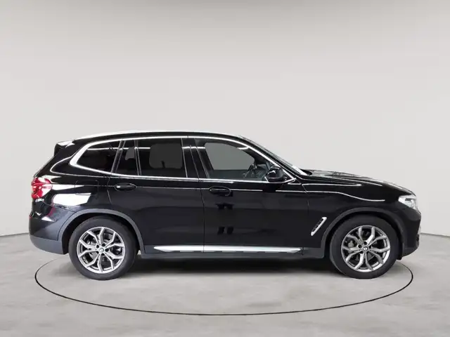 BMW X3 view 3