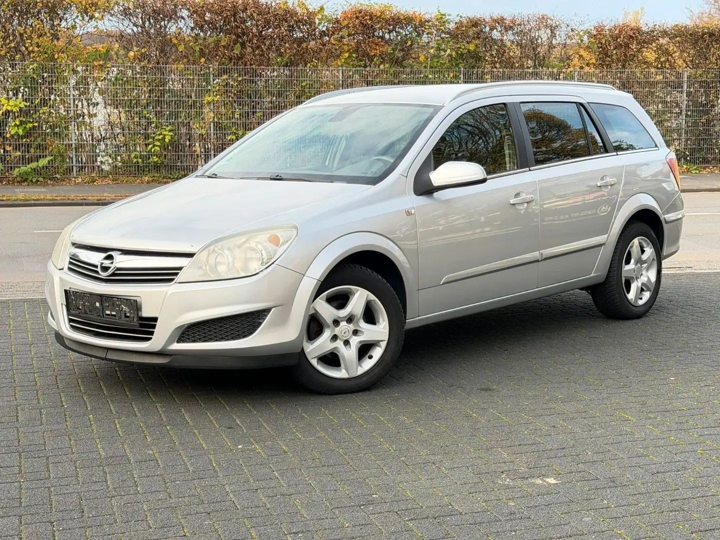 Opel Astra H Caravan Edition Klima-Servo-ZV-TÜV NEU Argent - 2