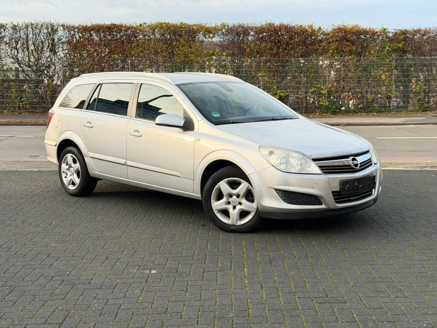 Opel Astra H Caravan Edition Klima-Servo-ZV-TÜV NEU Argent - 1