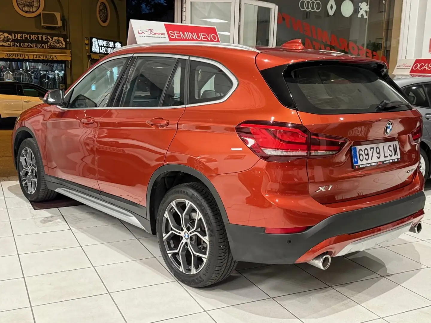 BMW X1 sDrive 18dA Corporate Arancione - 2