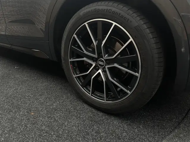 Audi Q5 view 8
