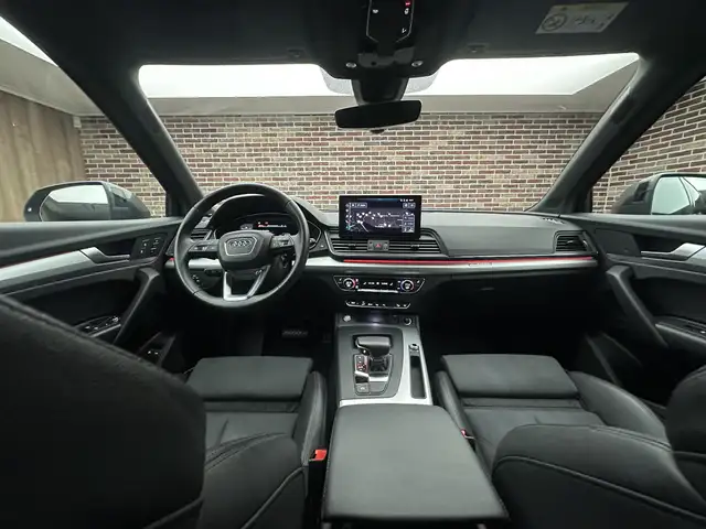 Audi Q5 view 9