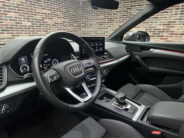 Audi Q5 view 3