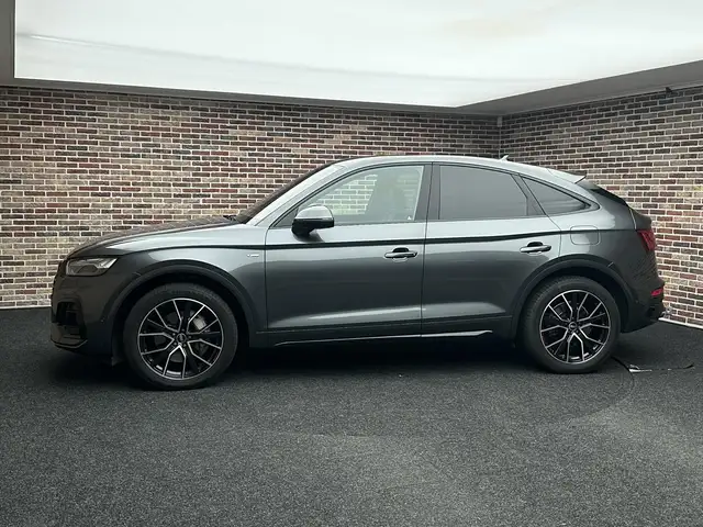 Audi Q5 view 6