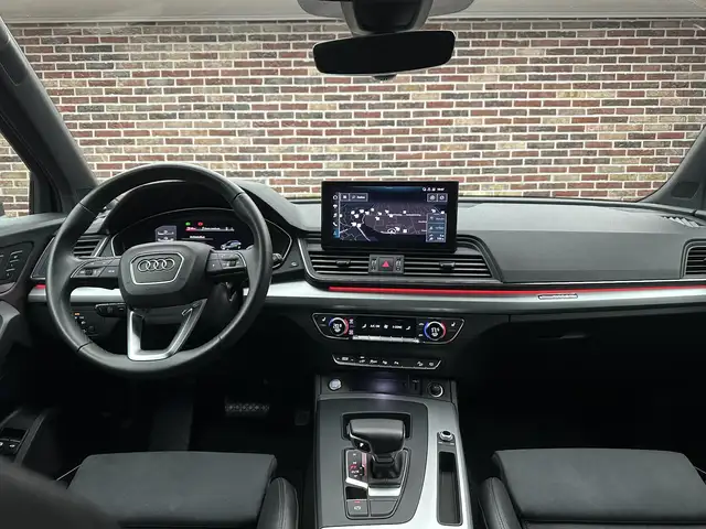 Audi Q5 view 11