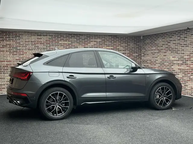 Audi Q5 view 4