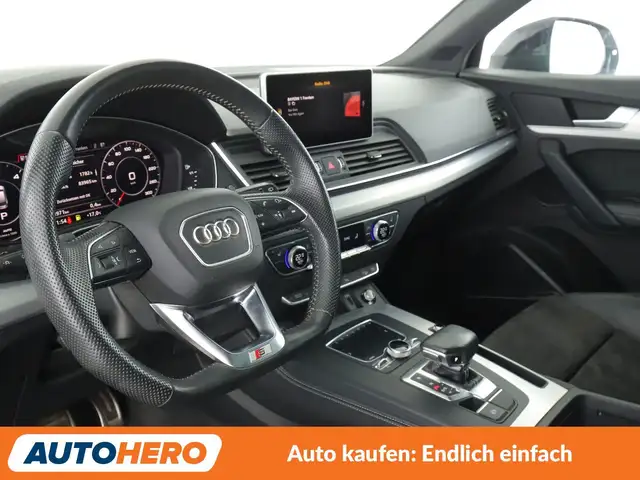Audi Q5 view 11