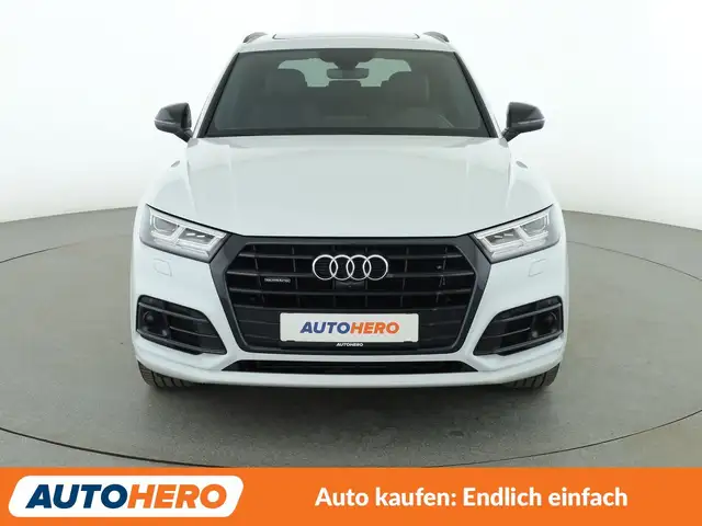 Audi Q5 view 9