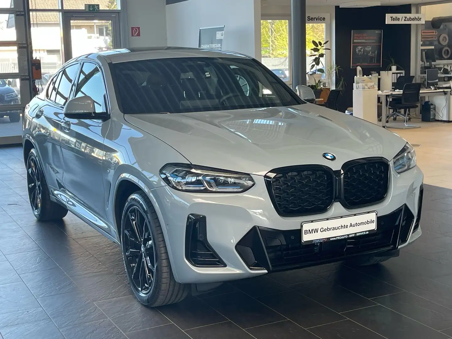 BMW X4 xDrive 20i M Sport LASER/PANO/AHK/Komf.Zg/HUD Grau - 2