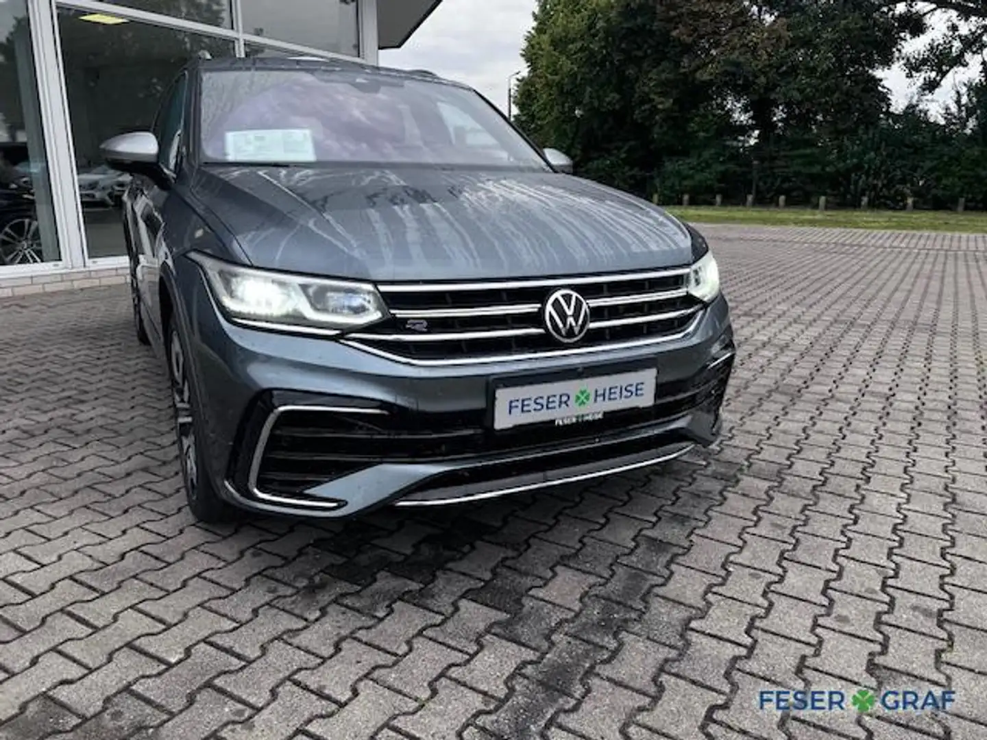 Volkswagen Tiguan Allspace R-Line 2.0 TDI 4Motion DSG*R-Line*Pano*Navi*Matrix Grau - 2