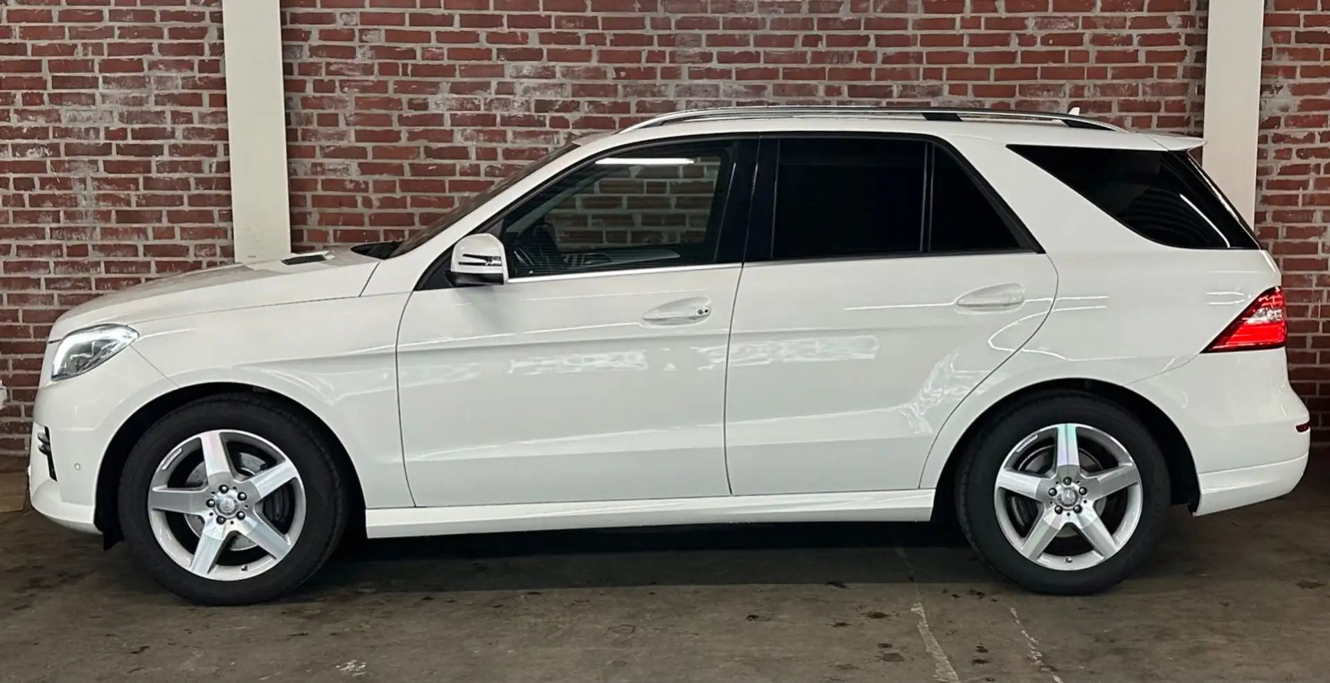 Mercedes-Benz ML 350 BT 4Matic 7G AMG/DTR+/GSD/AHK/R.Kam/STDHZ Weiß - 2