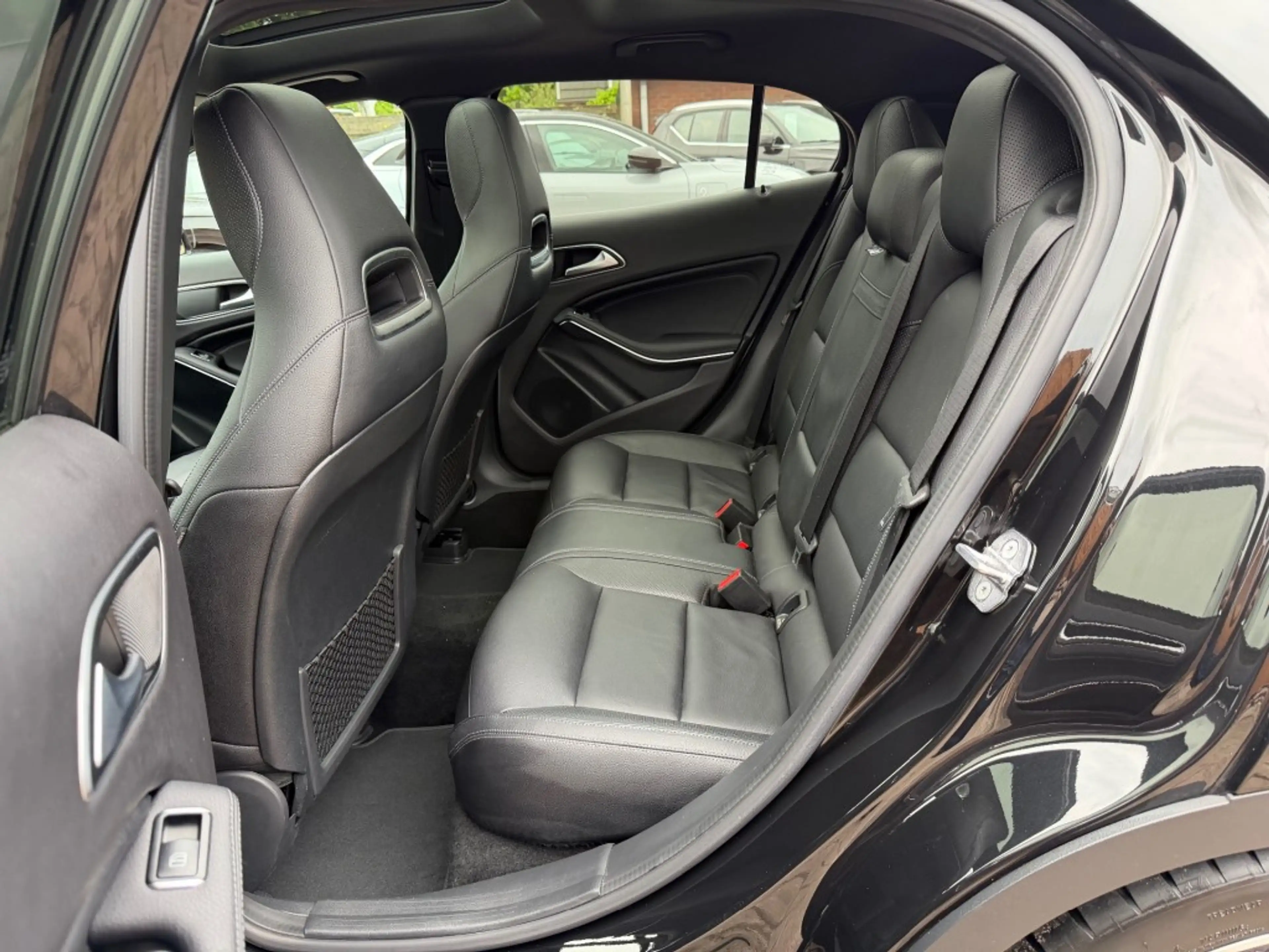 Mercedes-Benz GLA 45 AMG 45 AMG 4 Matic 381 PK Pano Leer Keyless H&K — photo 21