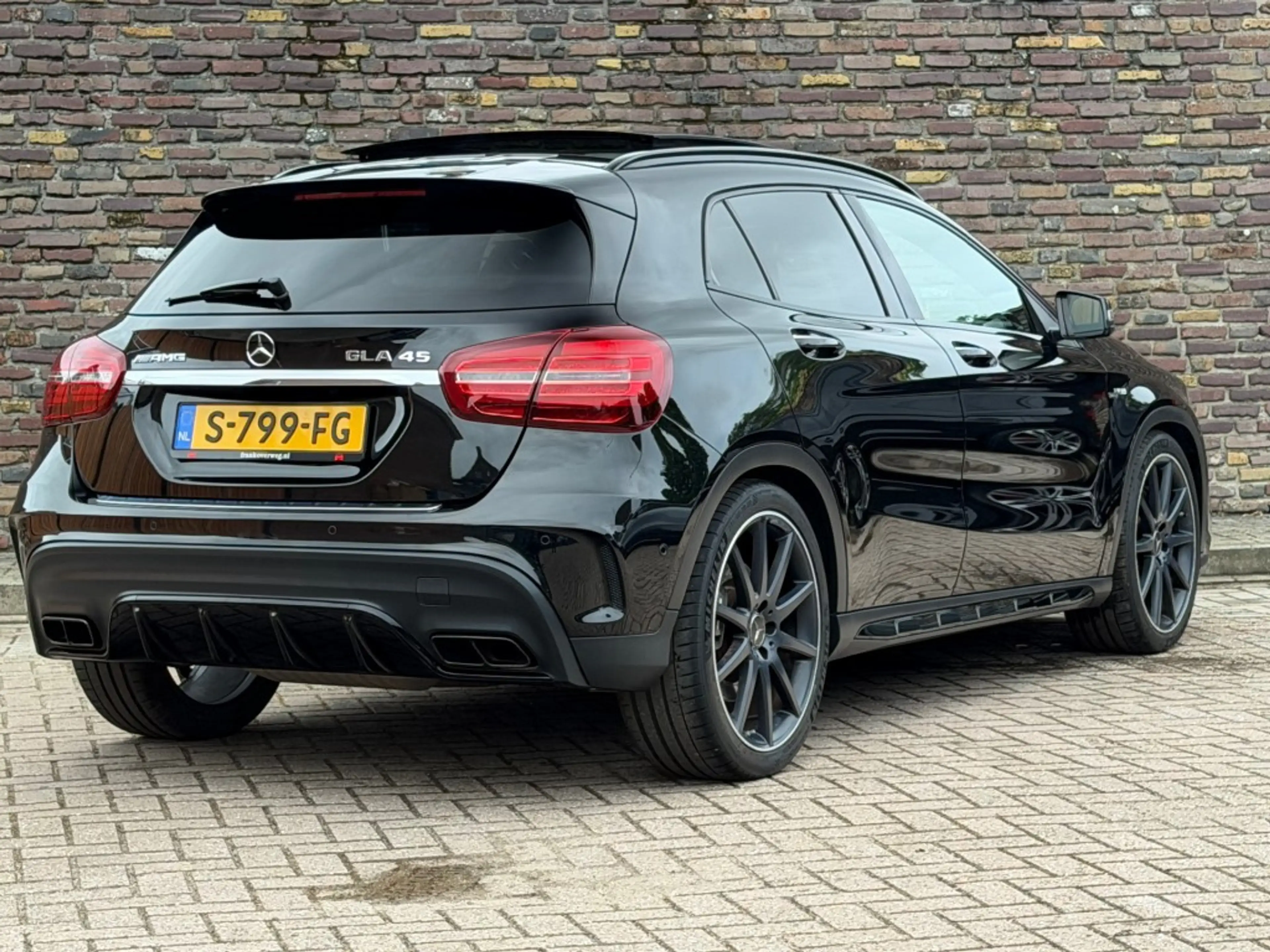 Mercedes-Benz GLA 45 AMG 45 AMG 4 Matic 381 PK Pano Leer Keyless H&K — photo 11