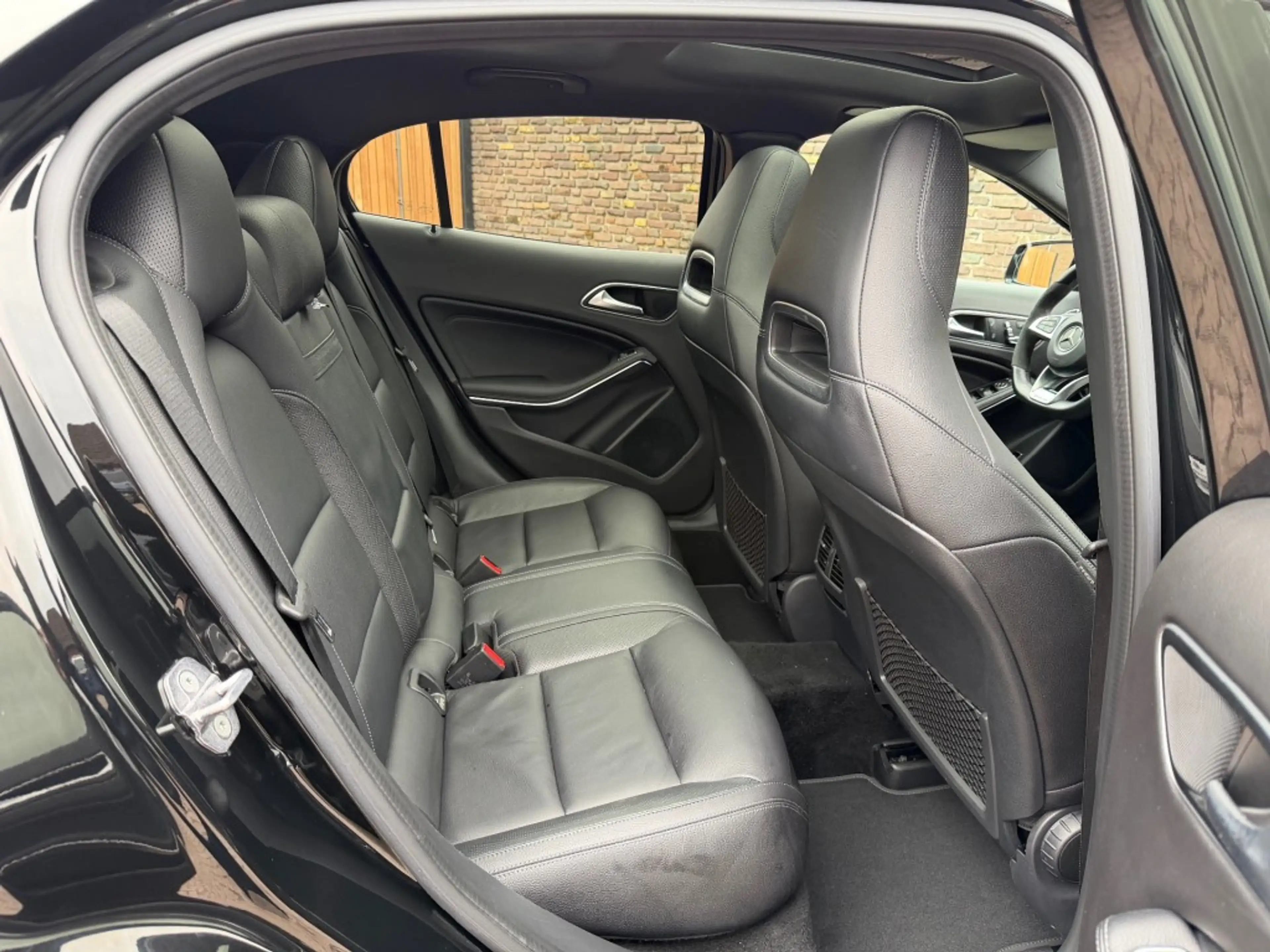 Mercedes-Benz GLA 45 AMG 45 AMG 4 Matic 381 PK Pano Leer Keyless H&K — photo 23
