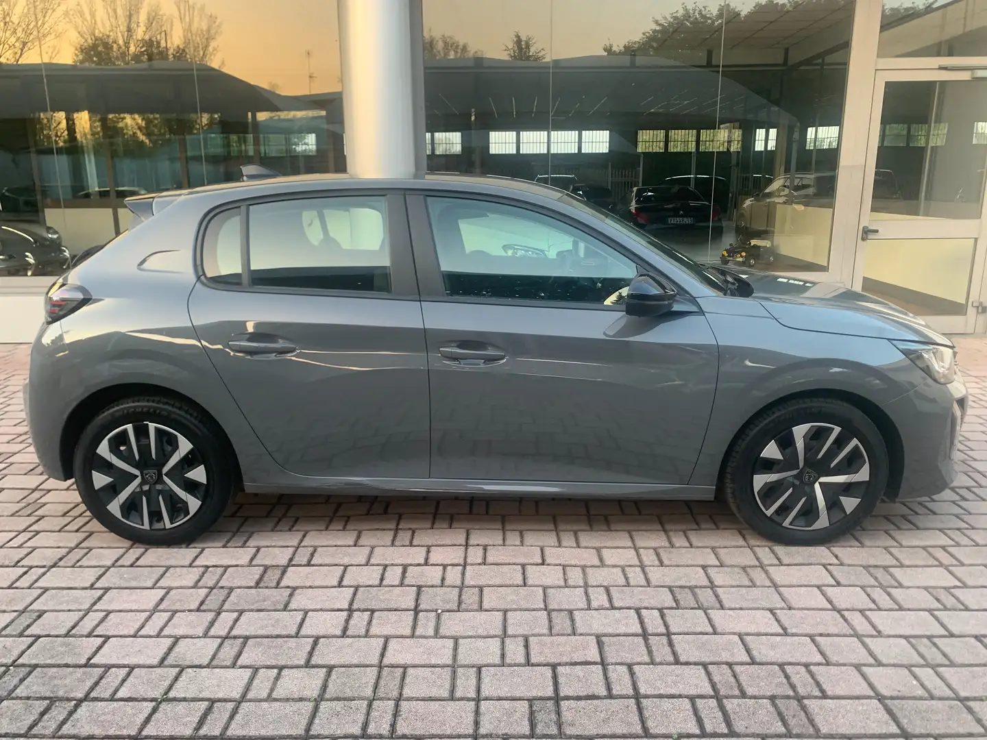 Peugeot 208 208 1.2 puretech Active PREZZO REALE Gris - 2