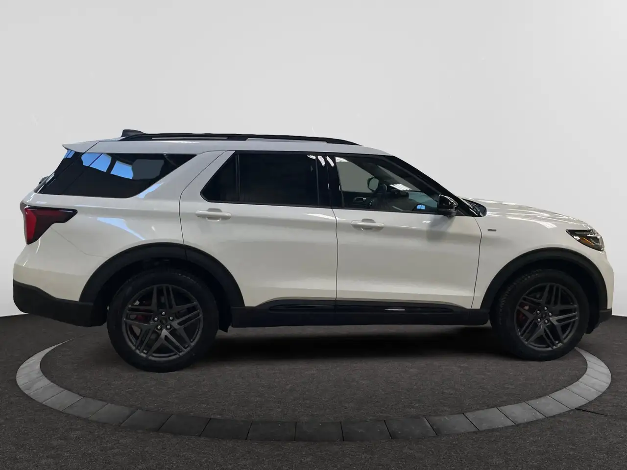 Ford Explorer photo Ford Explorer