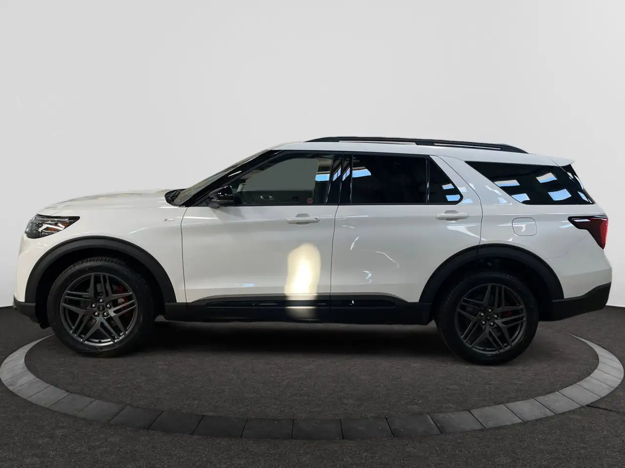 Ford Explorer photo Ford Explorer