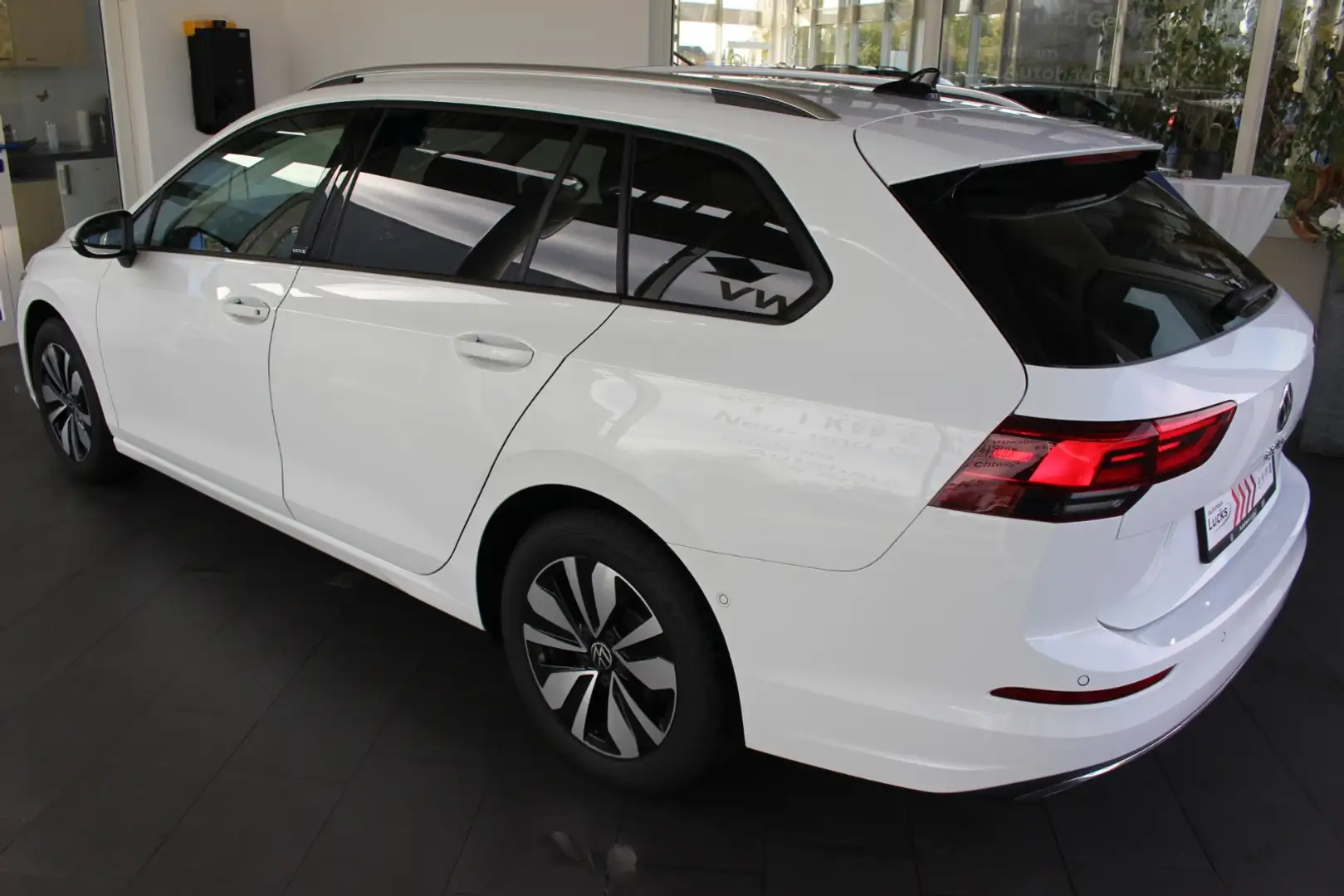 Volkswagen Golf Variant MOVE Life 2.0 TDI Aut.LED AZV NAVI Weiß - 2